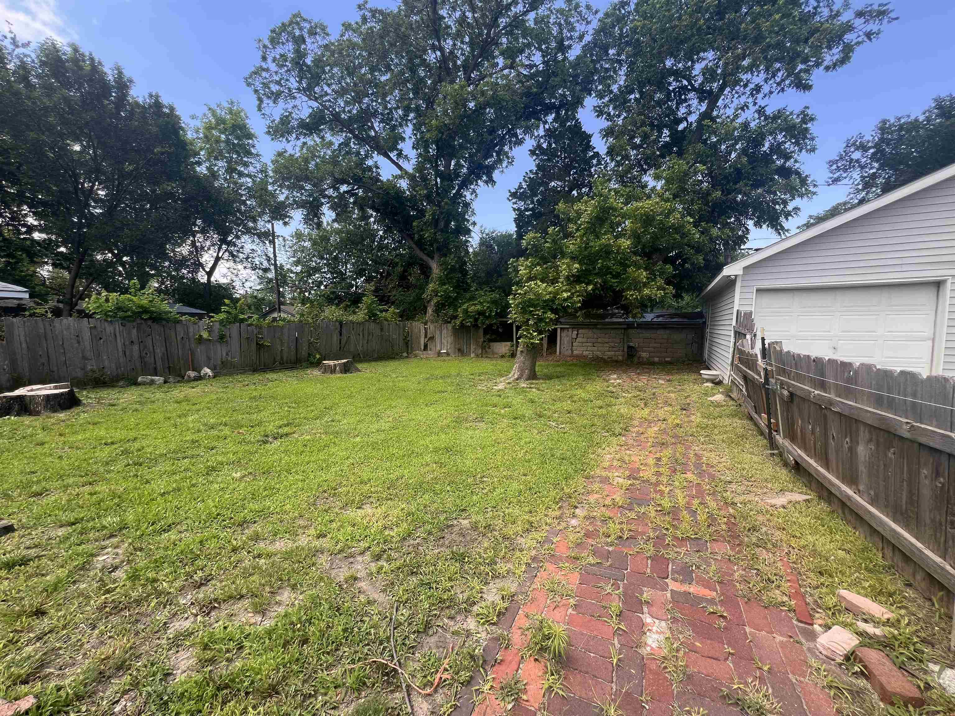 615 N Custer Property Photo 5