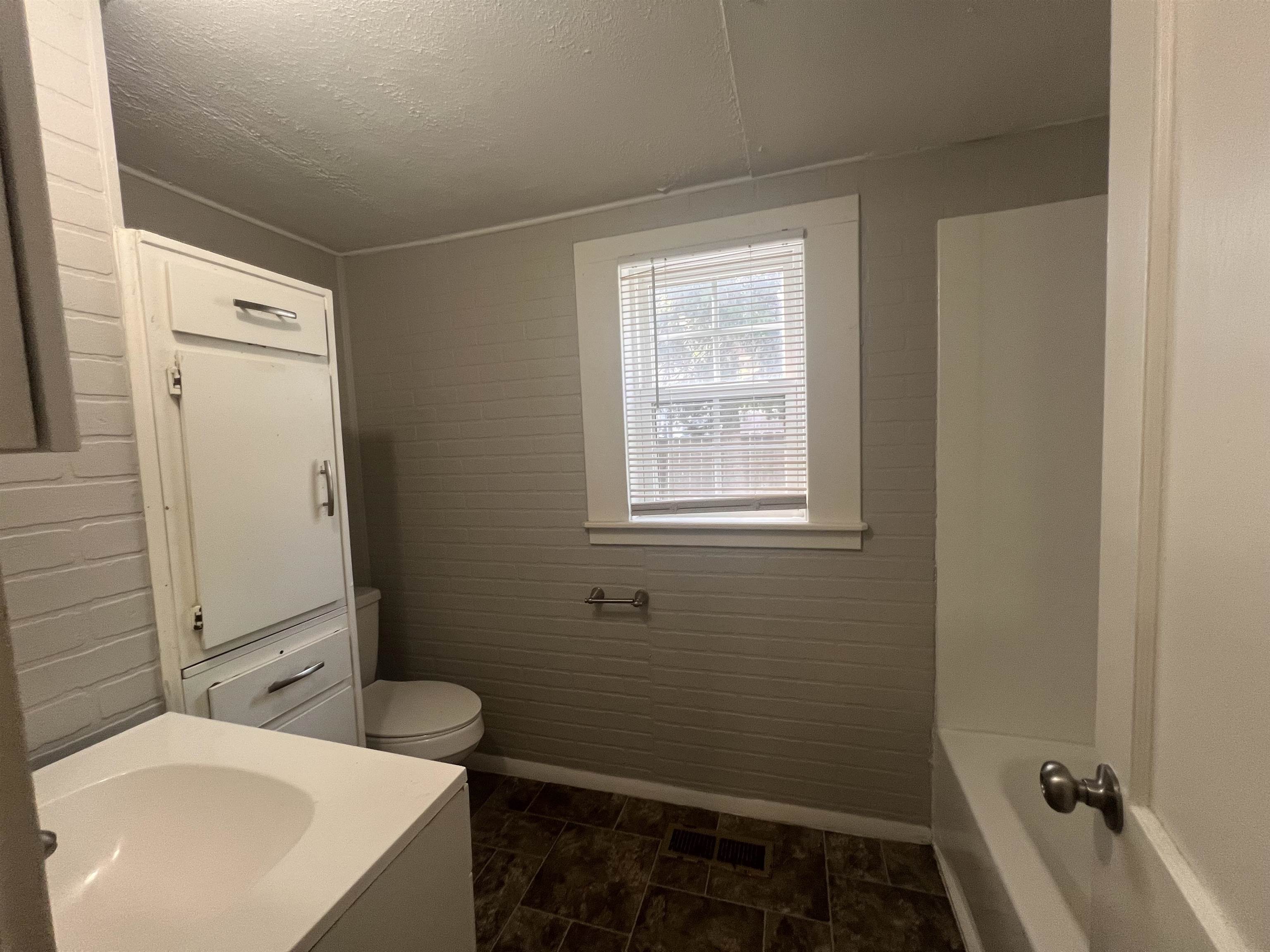 615 N Custer Property Photo 13