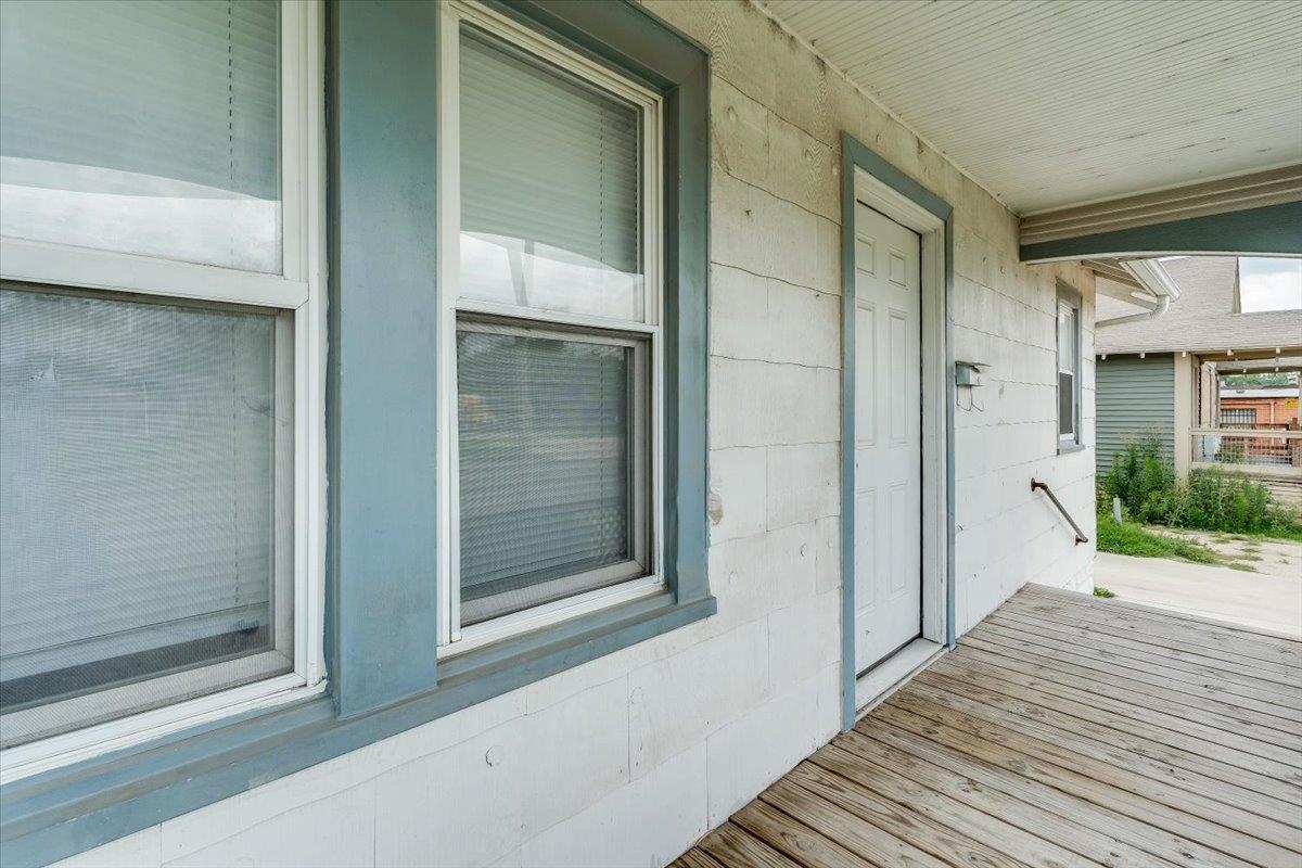 2043 S Broadway Ave Property Photo 4