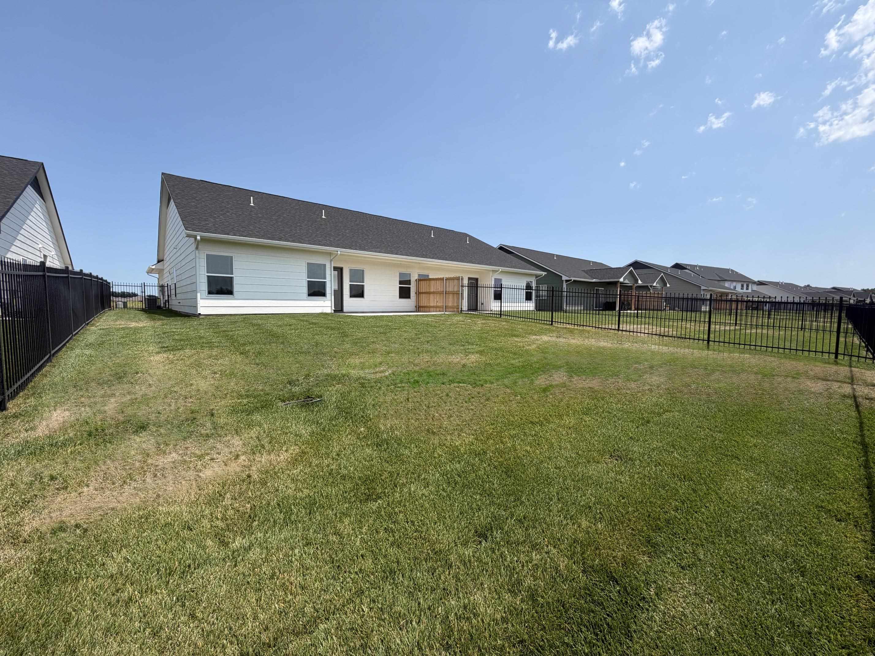 809 N Rainbow Lake St Property Photo 23