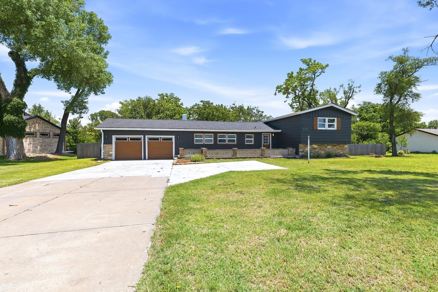 1520 S Andover Rd Property Photo 1
