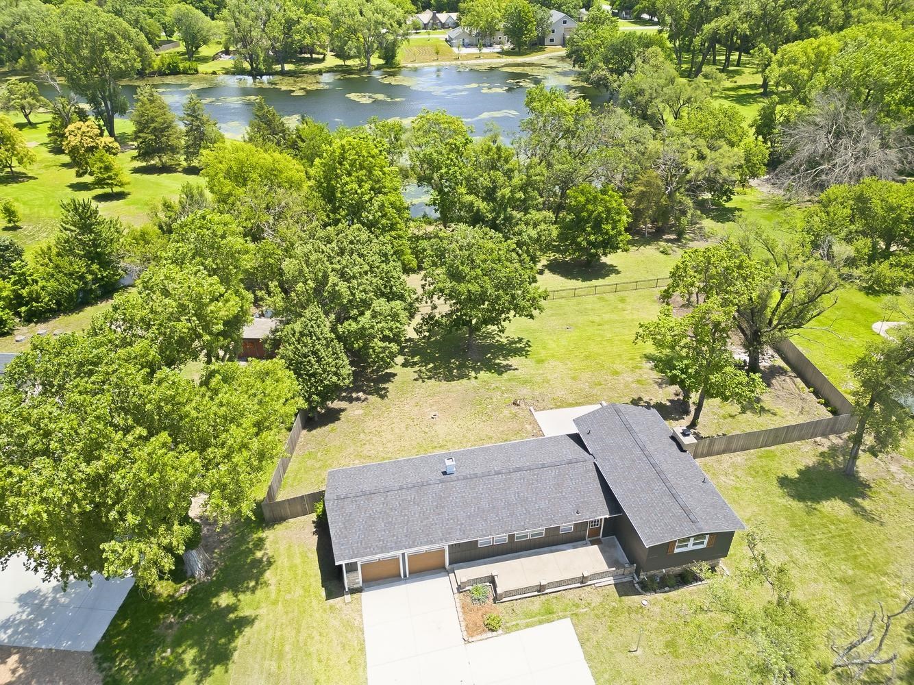 1520 S Andover Rd Property Photo 2