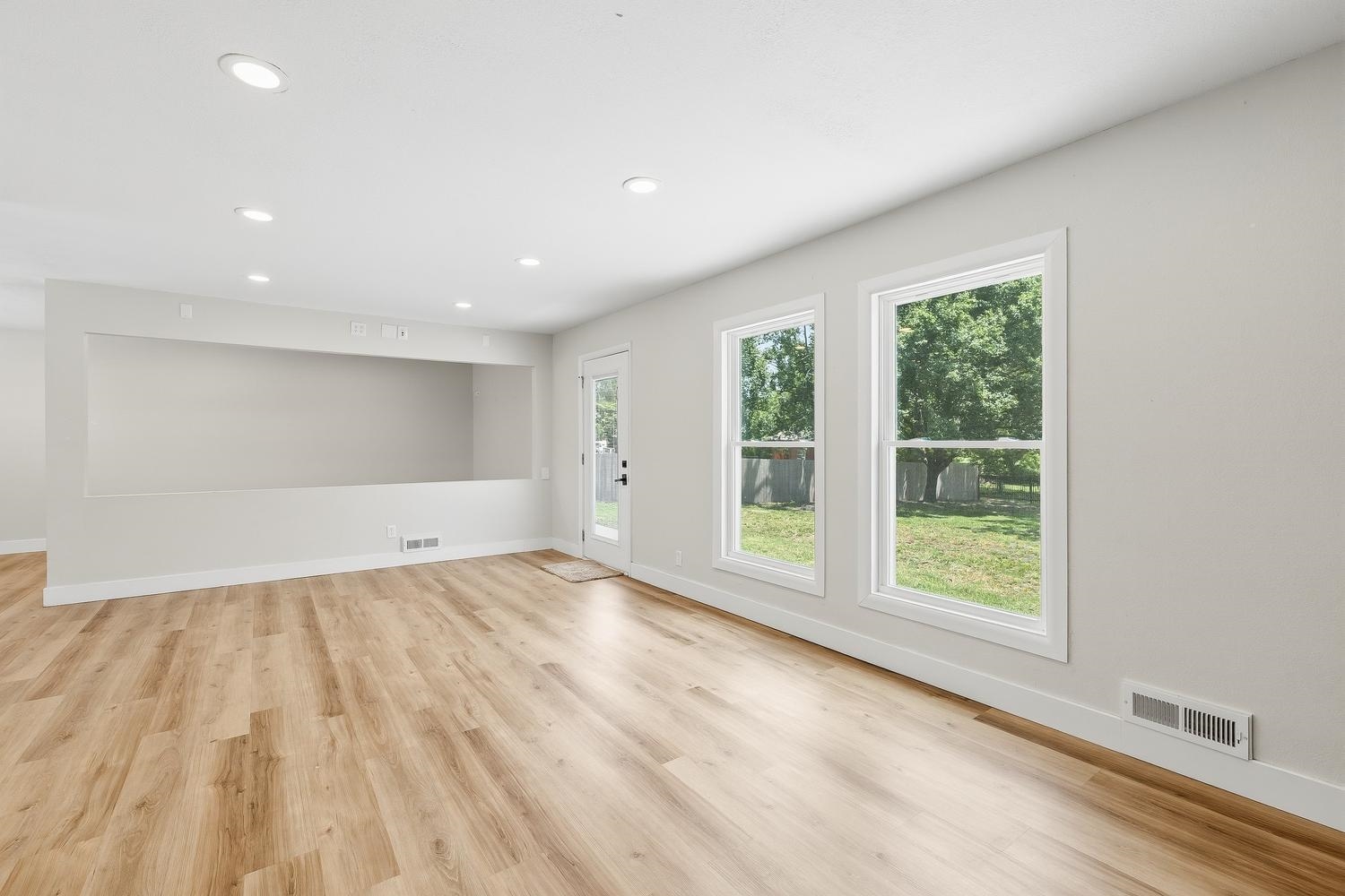 1520 S Andover Rd Property Photo 6