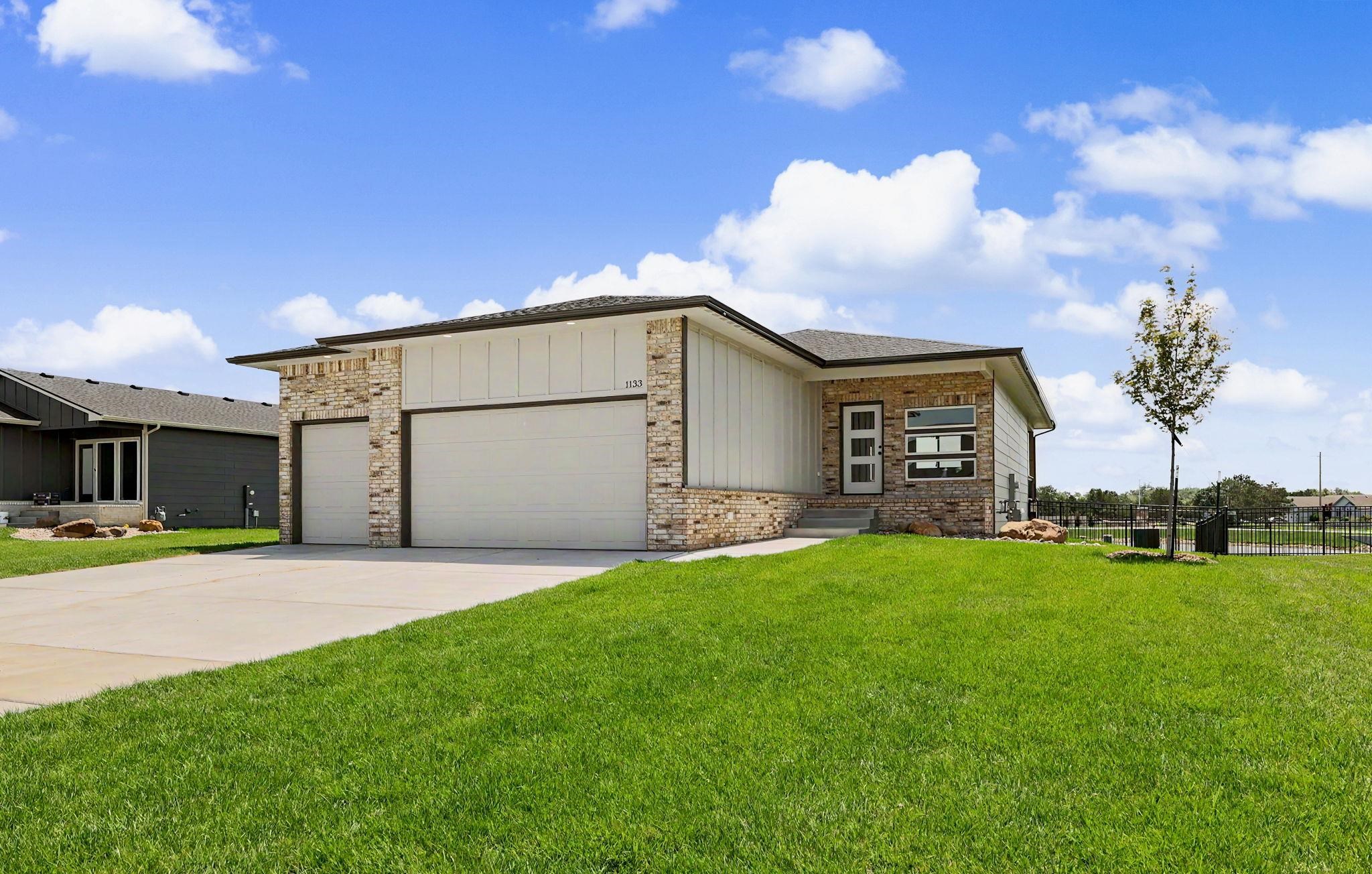 1133 W Trek Cir Property Photo 1