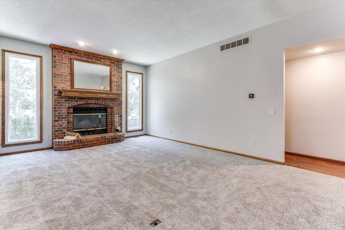 2366 N Vinegate Ct Property Photo 3