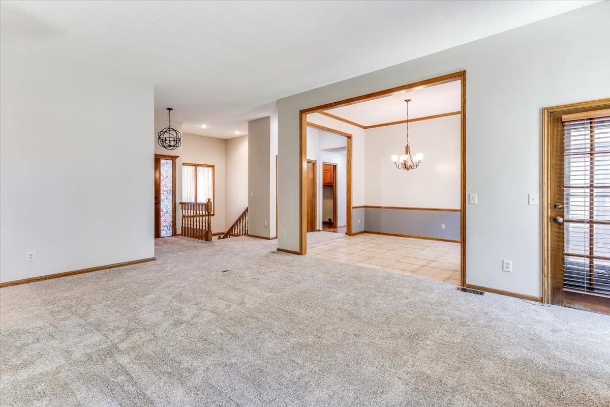 2366 N Vinegate Ct Property Photo 5