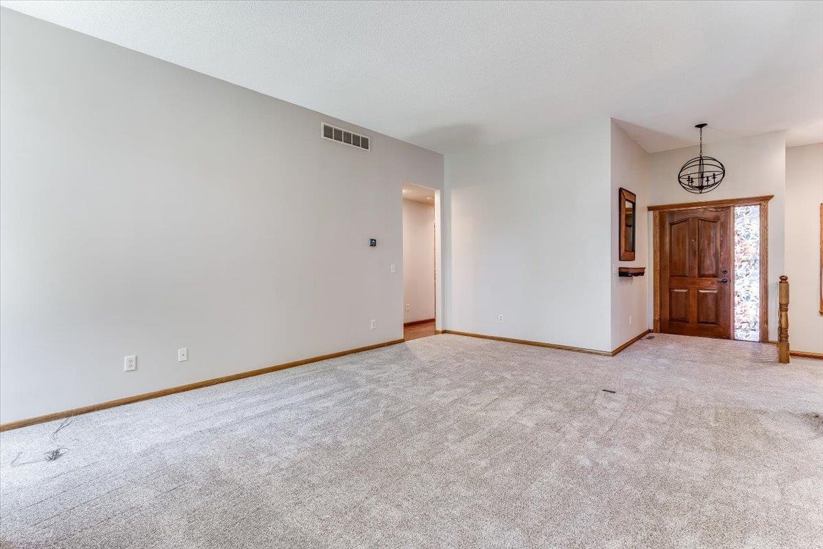 2366 N Vinegate Ct Property Photo 6