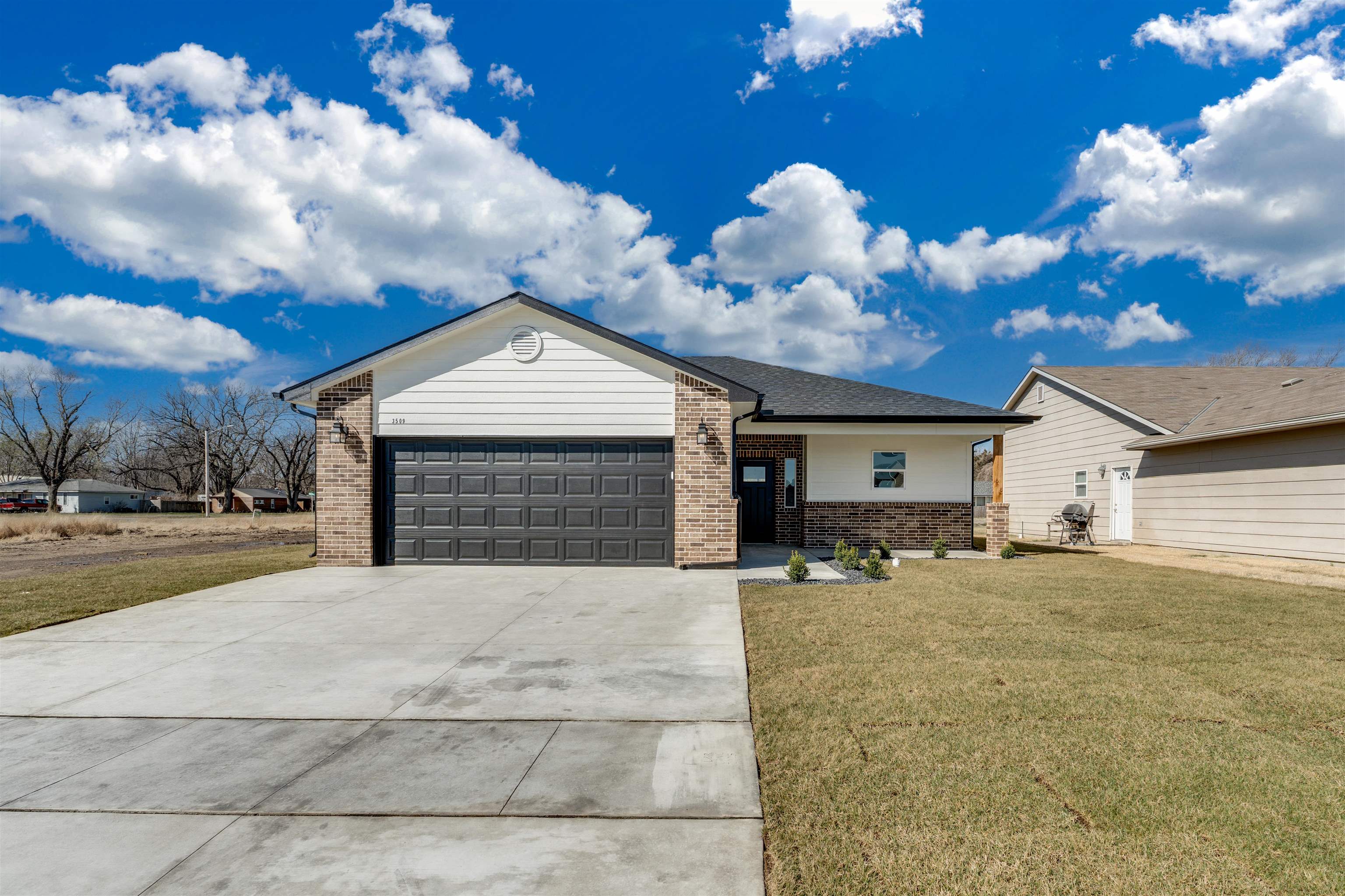 3509 N Sedgwick Property Photo 1