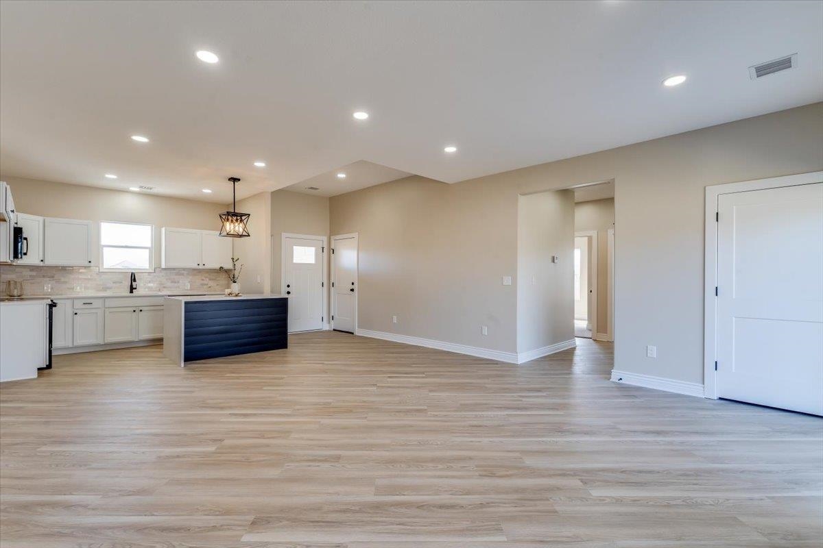 3509 N Sedgwick Property Photo 3