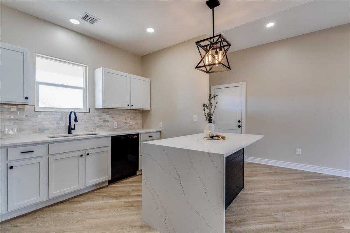 3509 N Sedgwick Property Photo 5