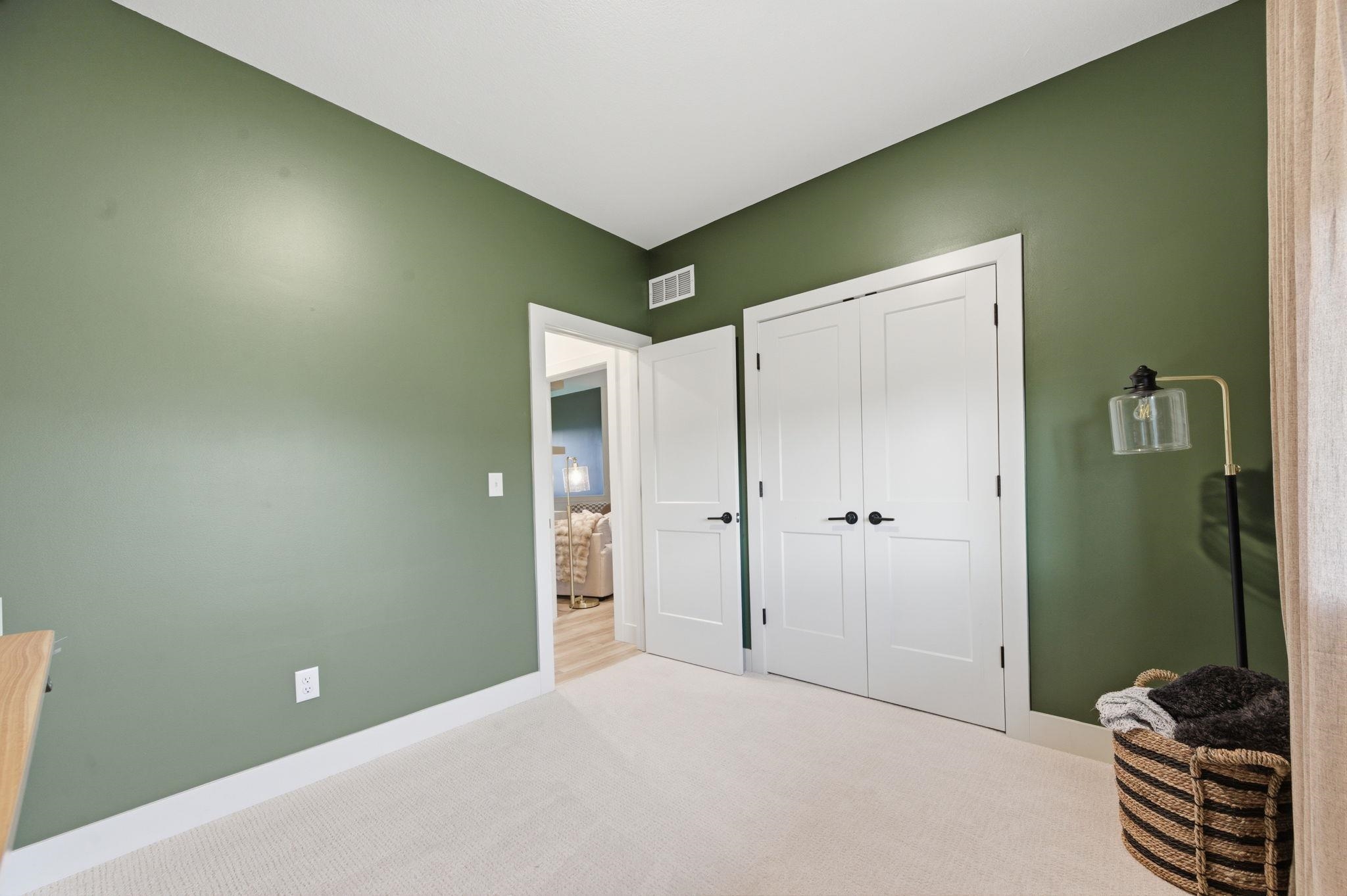 1327 W Footbridge St Property Photo 16