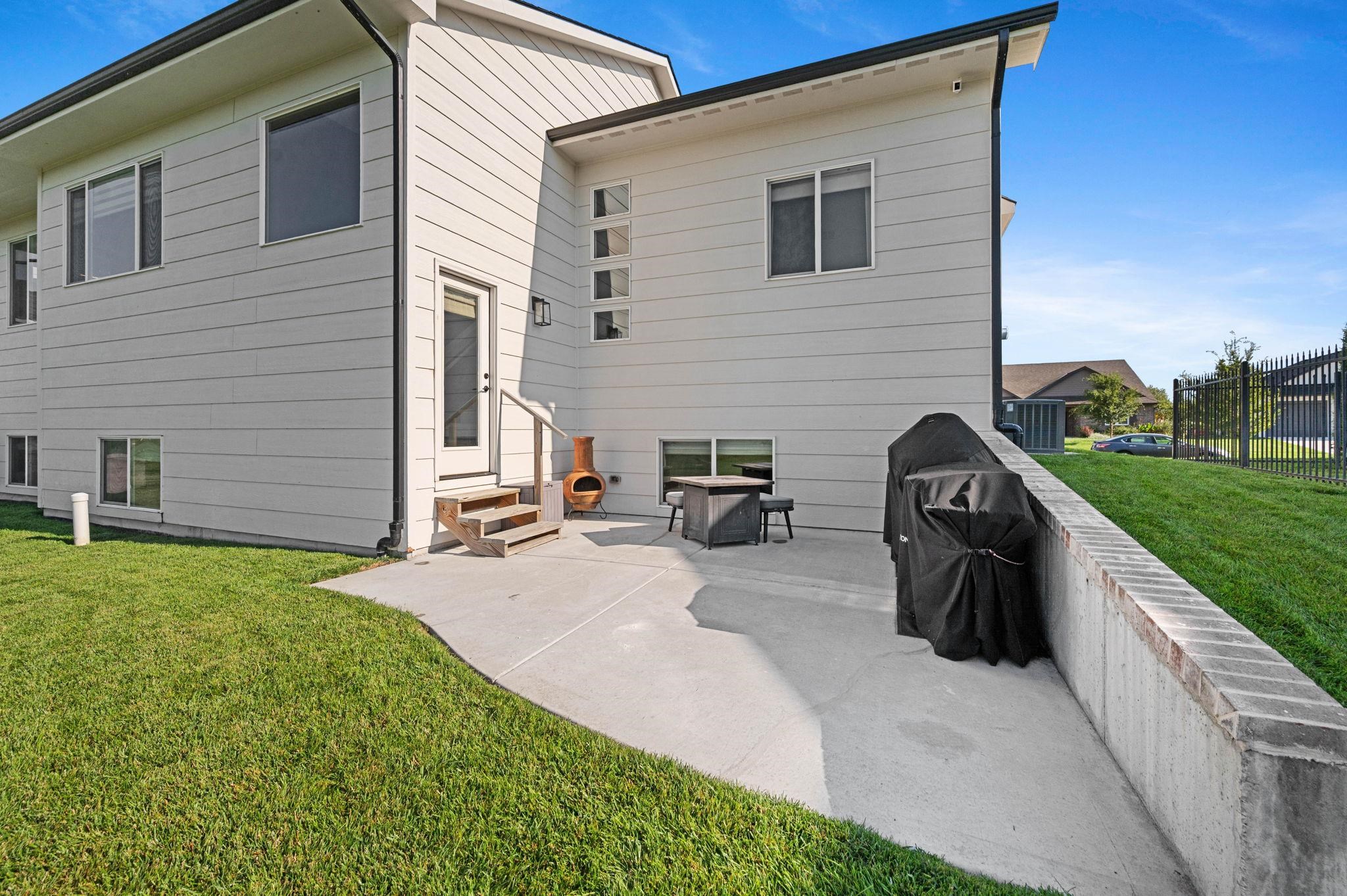1327 W Footbridge St Property Photo 29