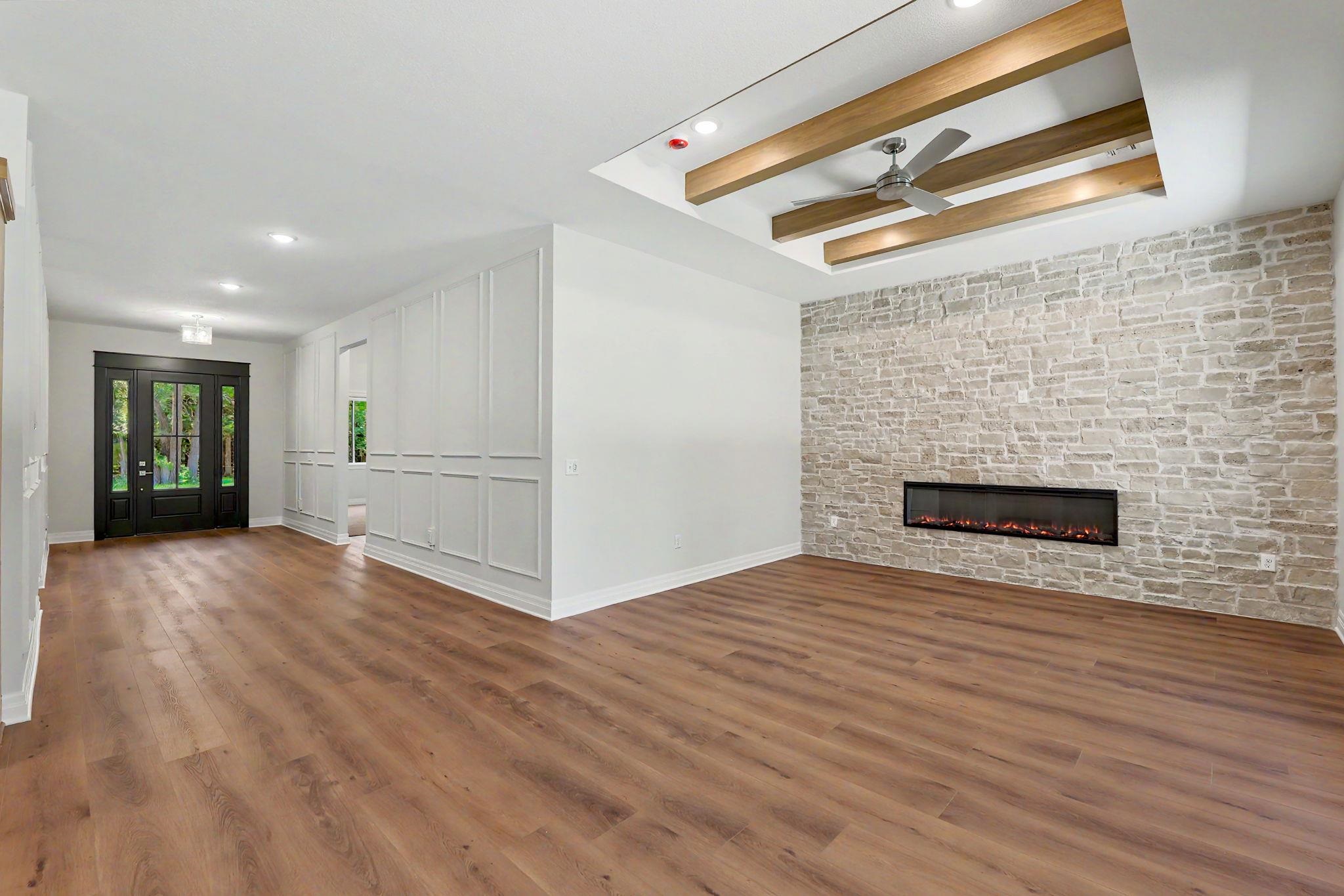 116 S Byron Property Photo 4