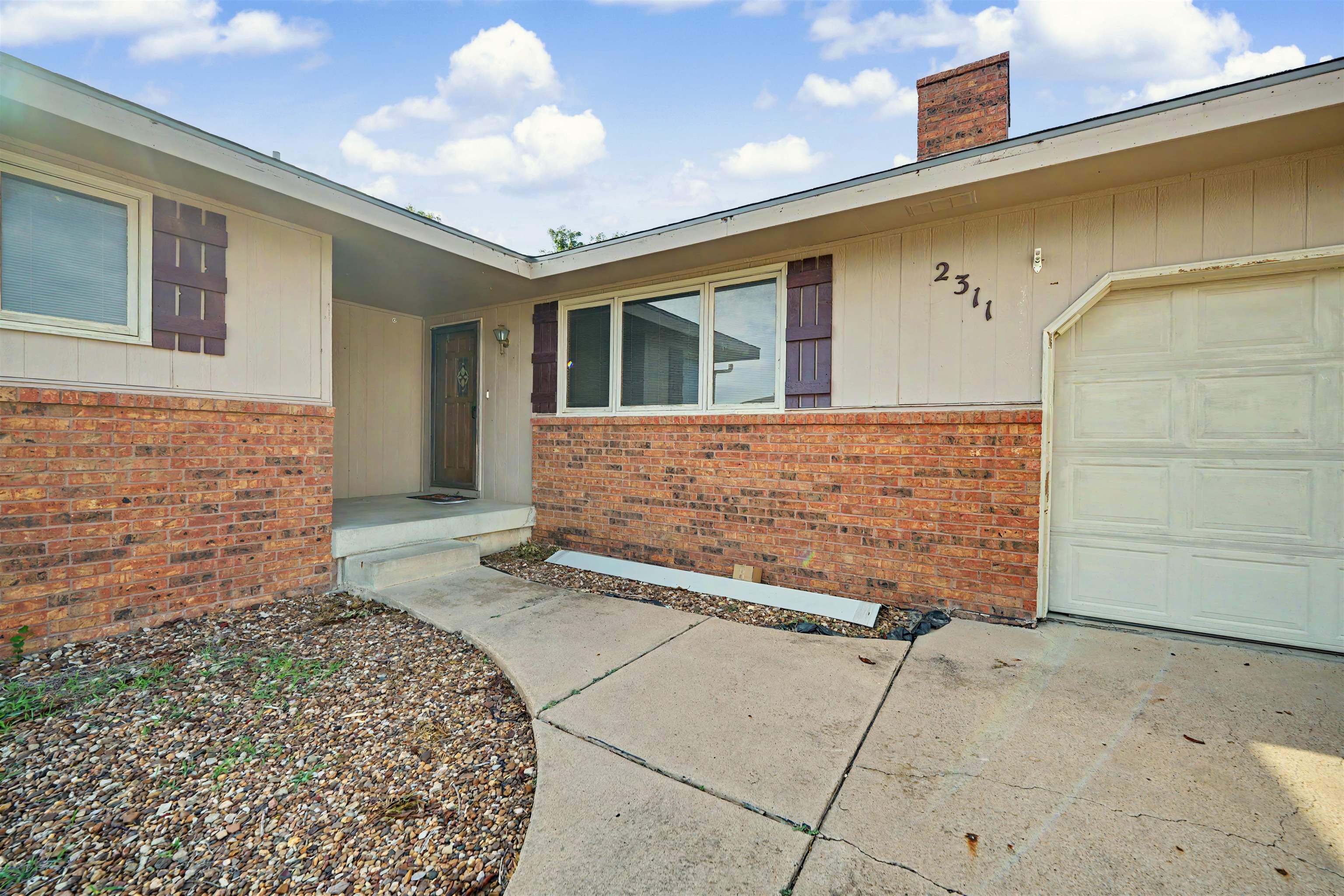 2311 Applewood Ln Property Photo 3