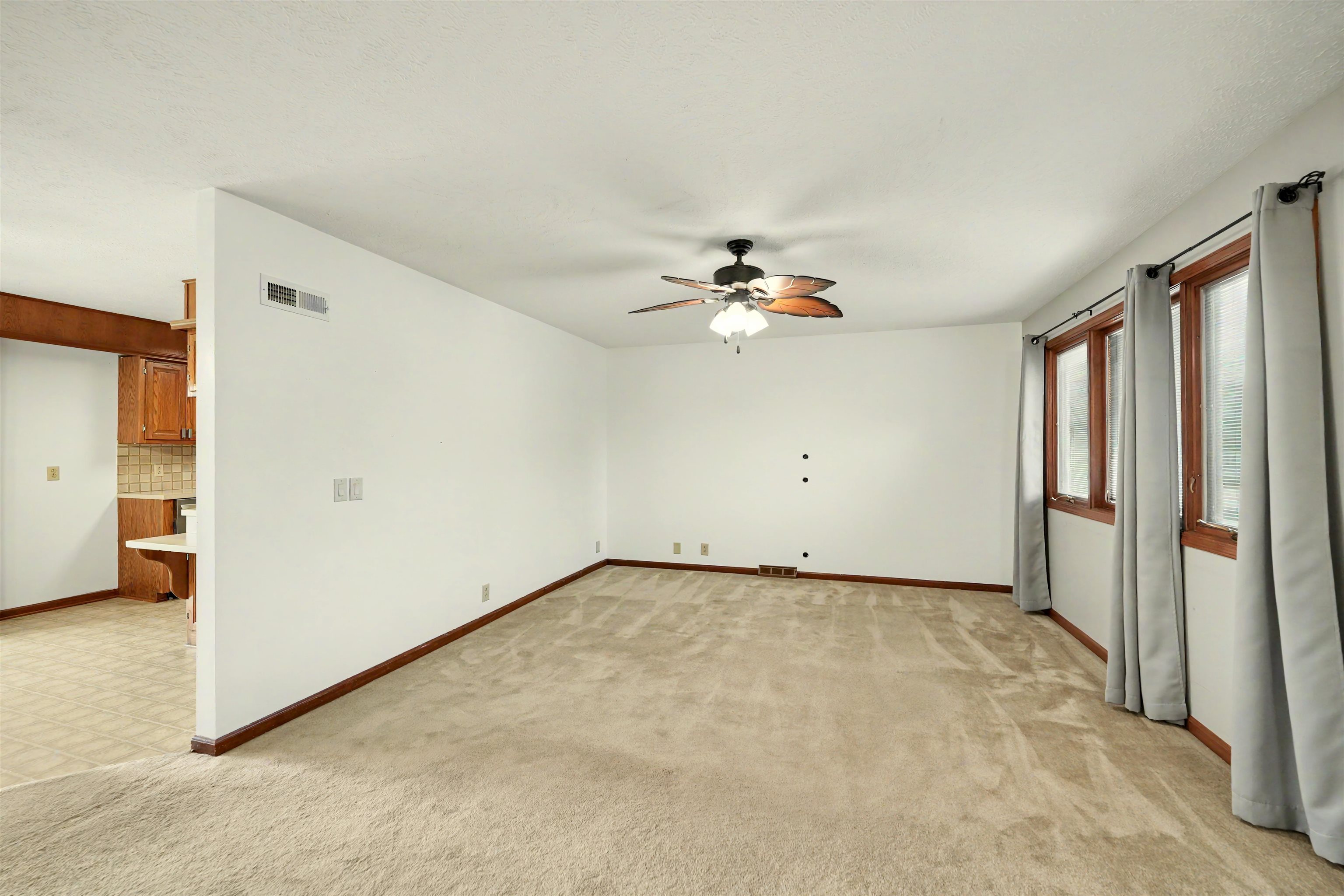 2311 Applewood Ln Property Photo 5
