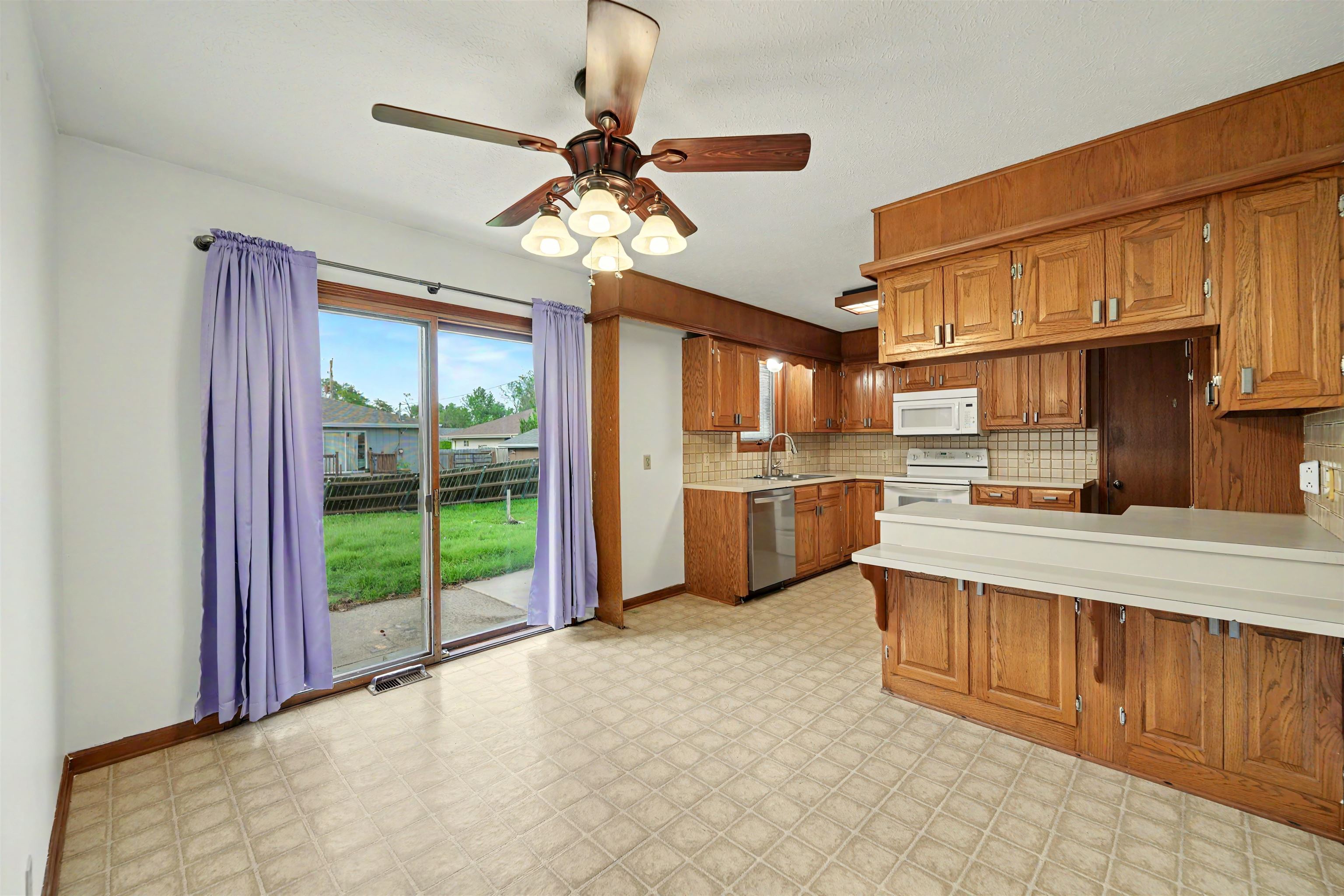 2311 Applewood Ln Property Photo 7