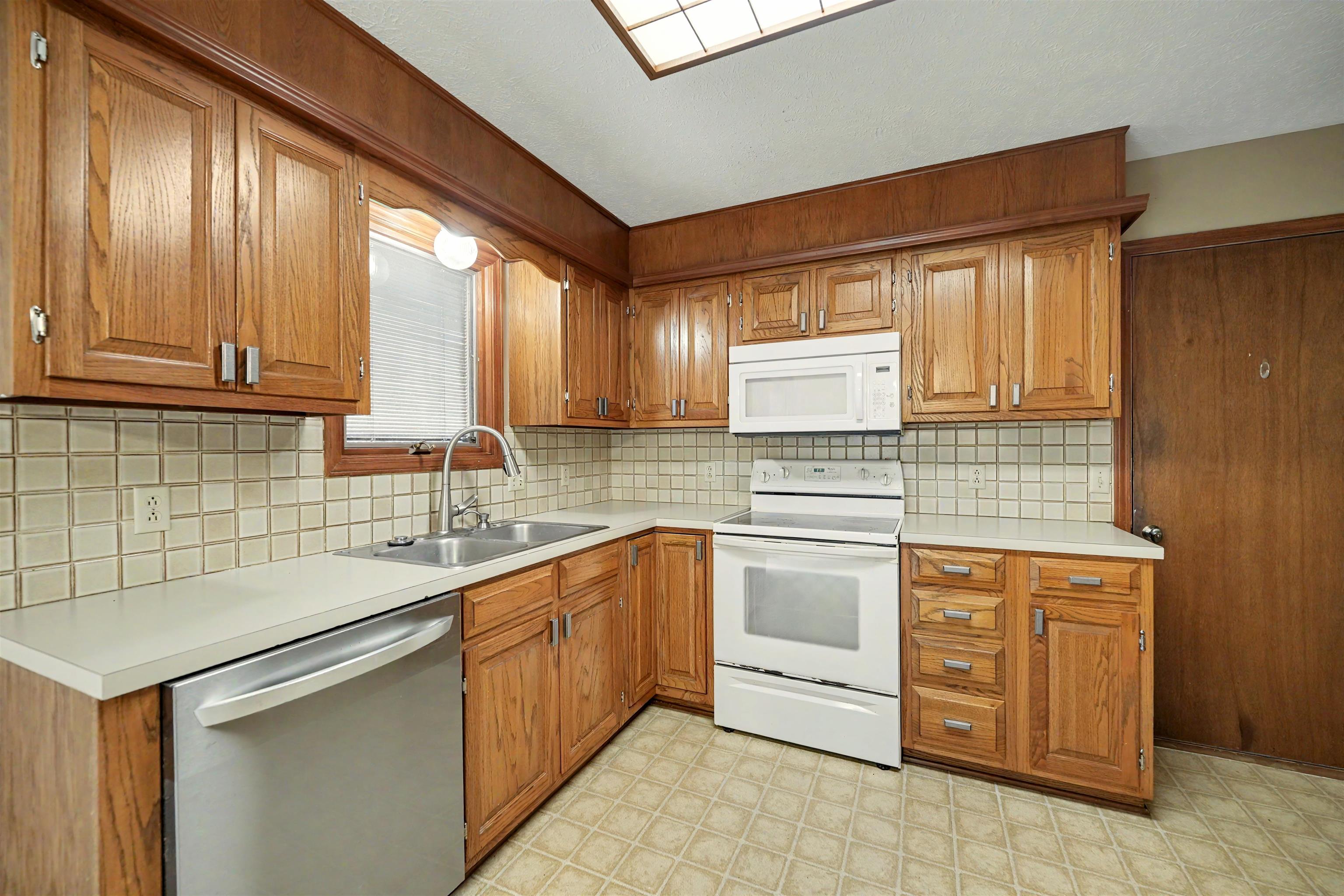 2311 Applewood Ln Property Photo 9