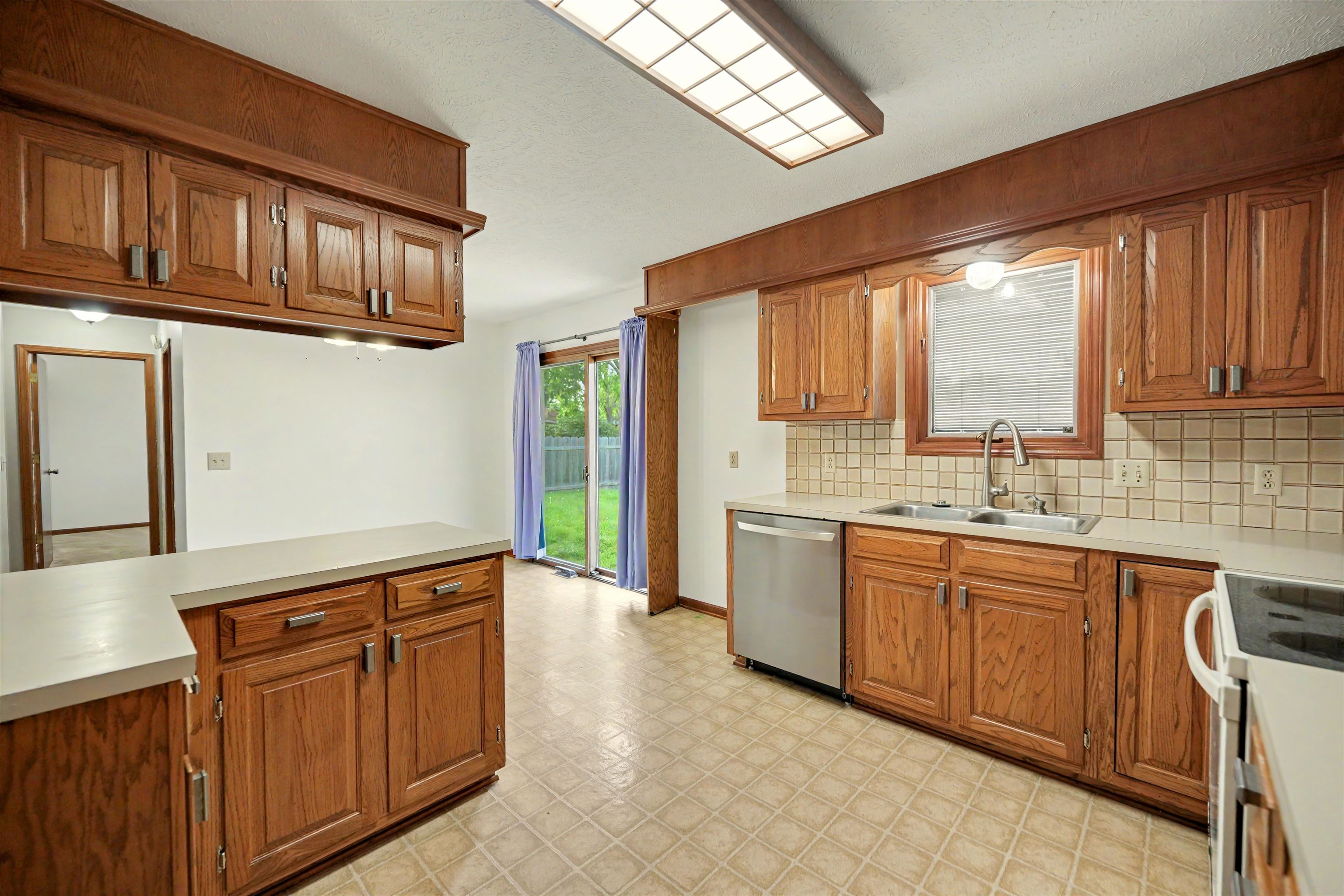 2311 Applewood Ln Property Photo 12