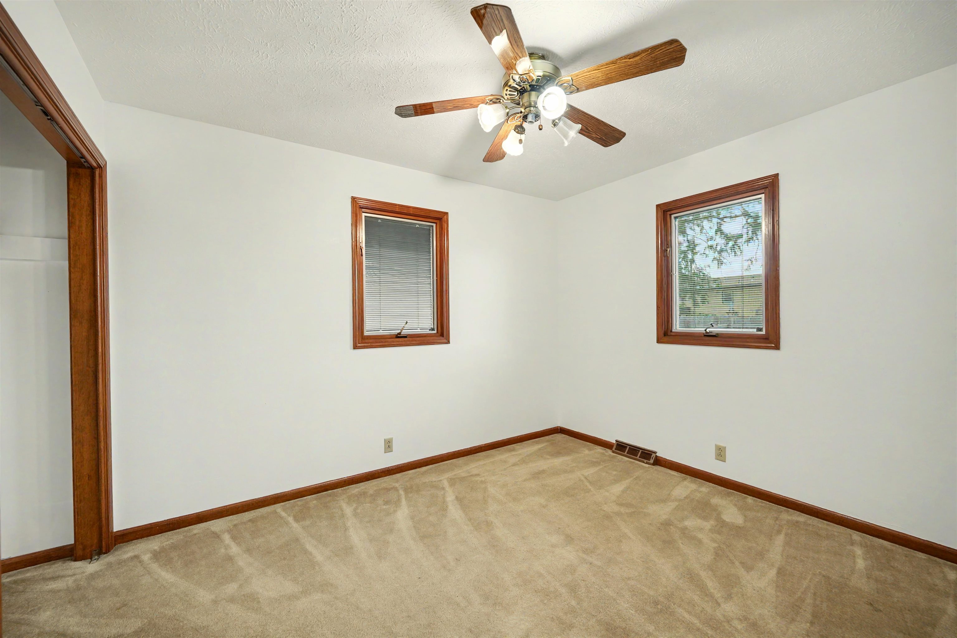 2311 Applewood Ln Property Photo 14