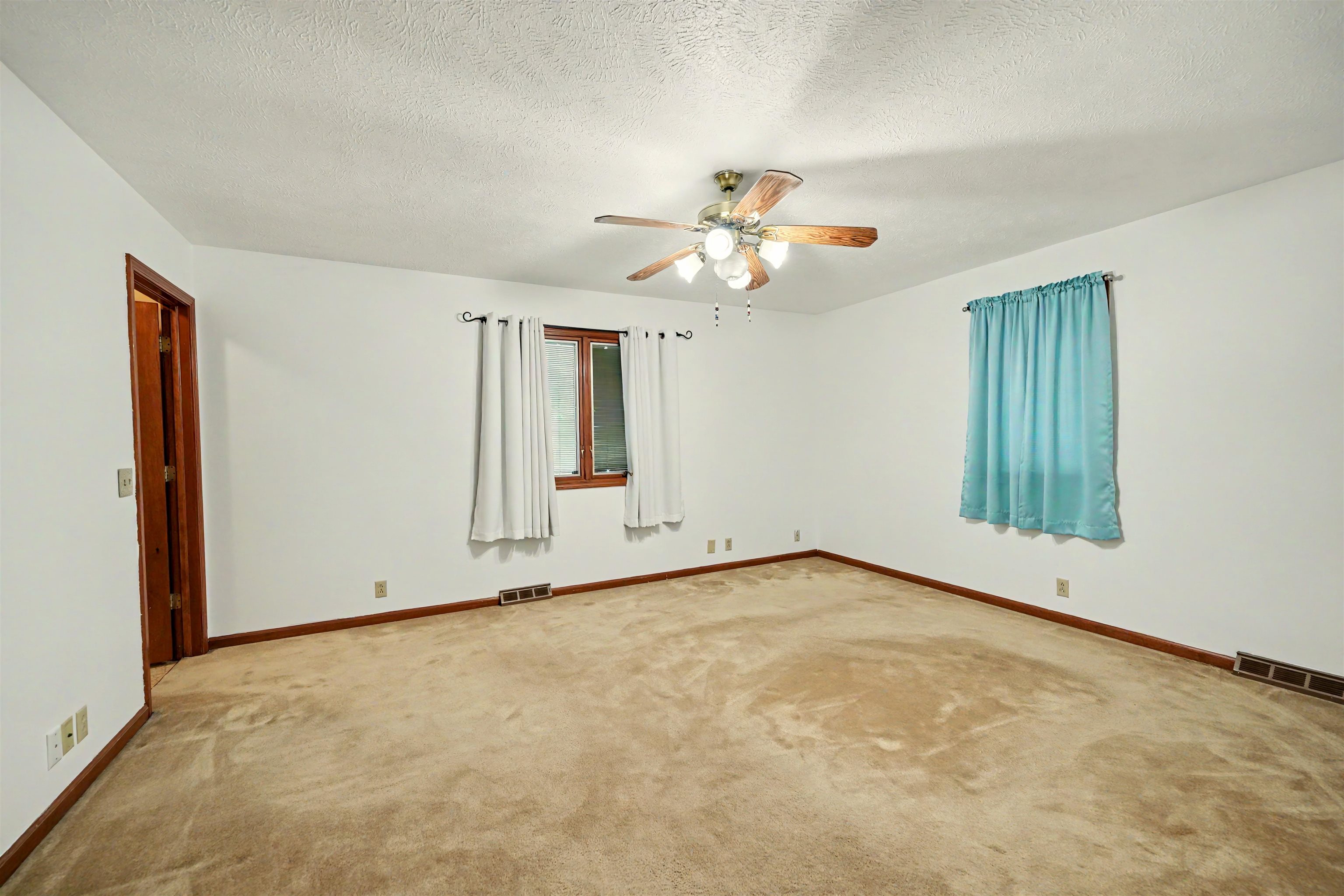 2311 Applewood Ln Property Photo 16
