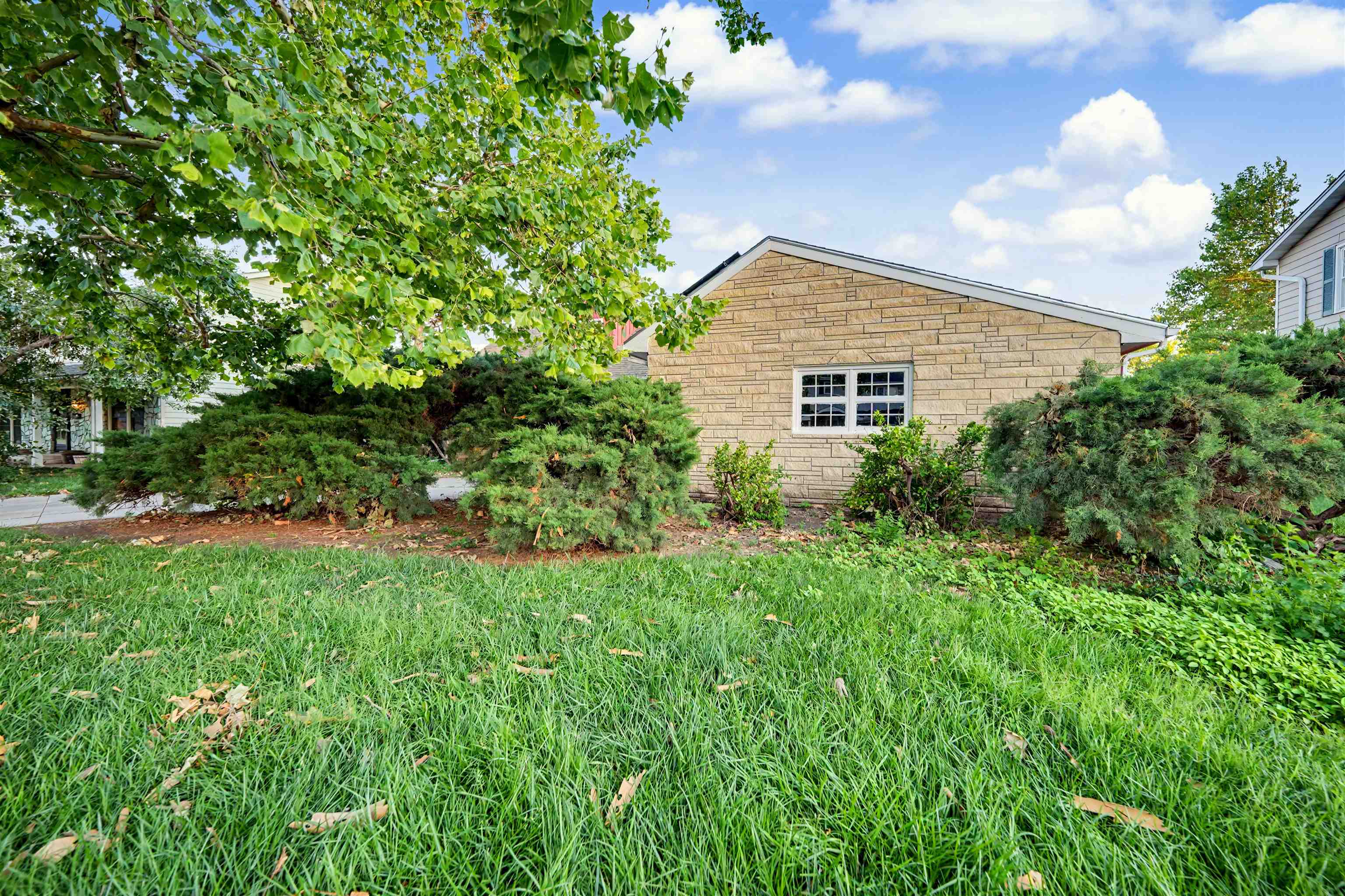 414 E Wayne Property Photo 2