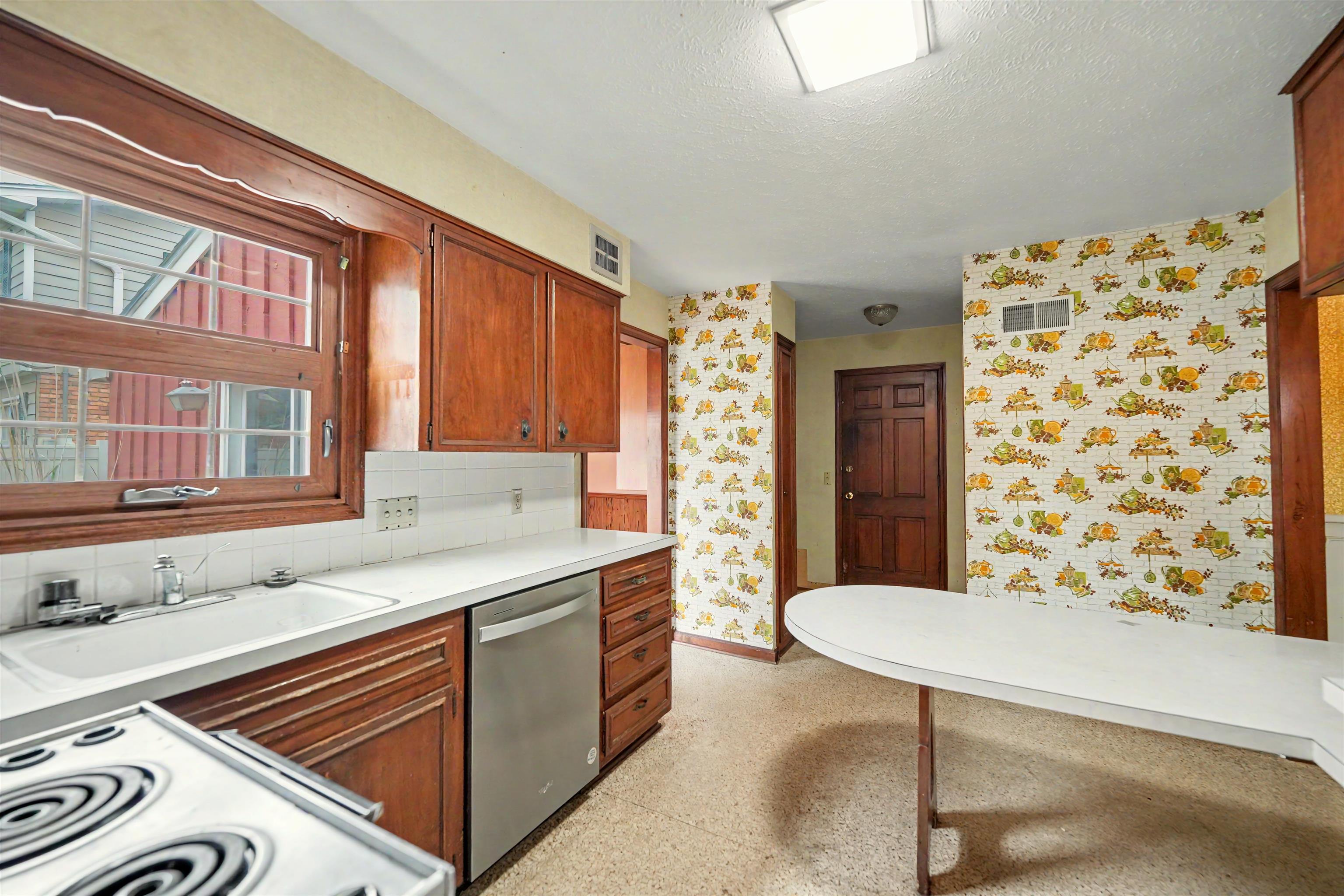 414 E Wayne Property Photo 6