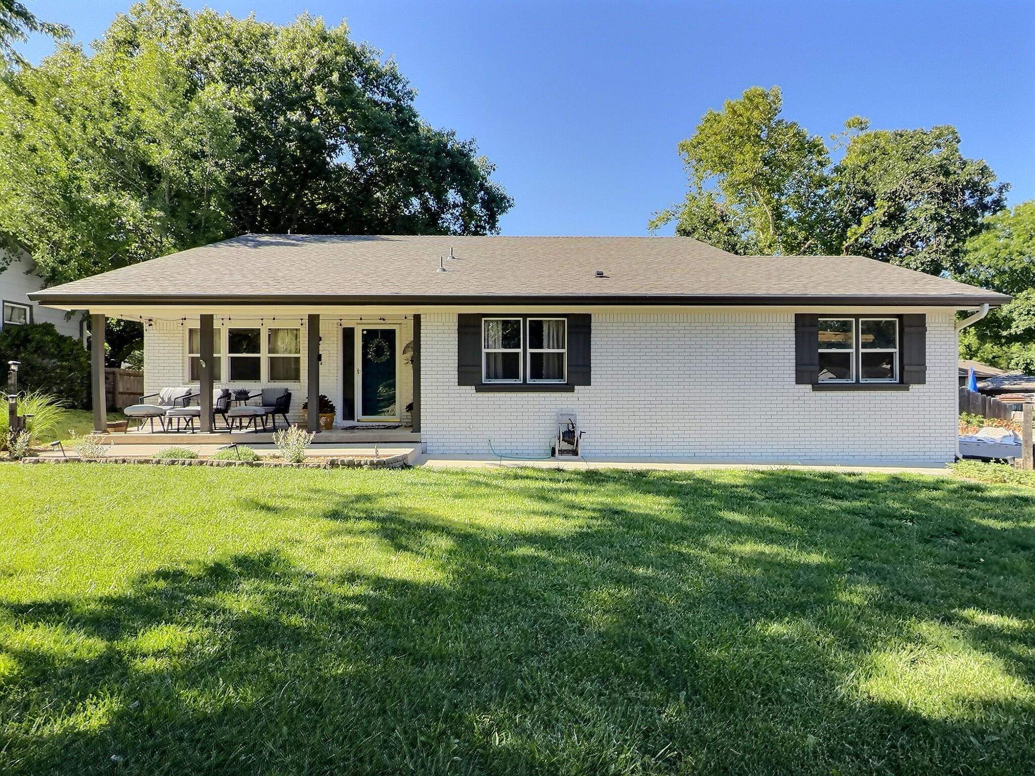 818 E Greenway Ct. Property Photo 2