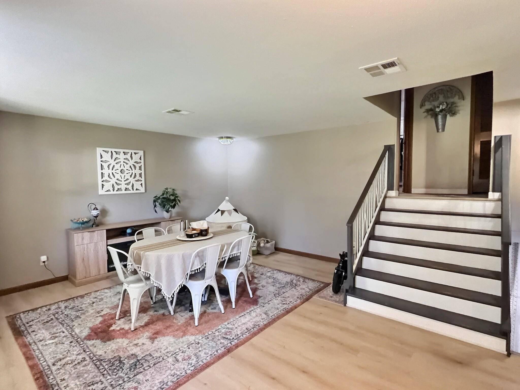 818 E Greenway Ct. Property Photo 4