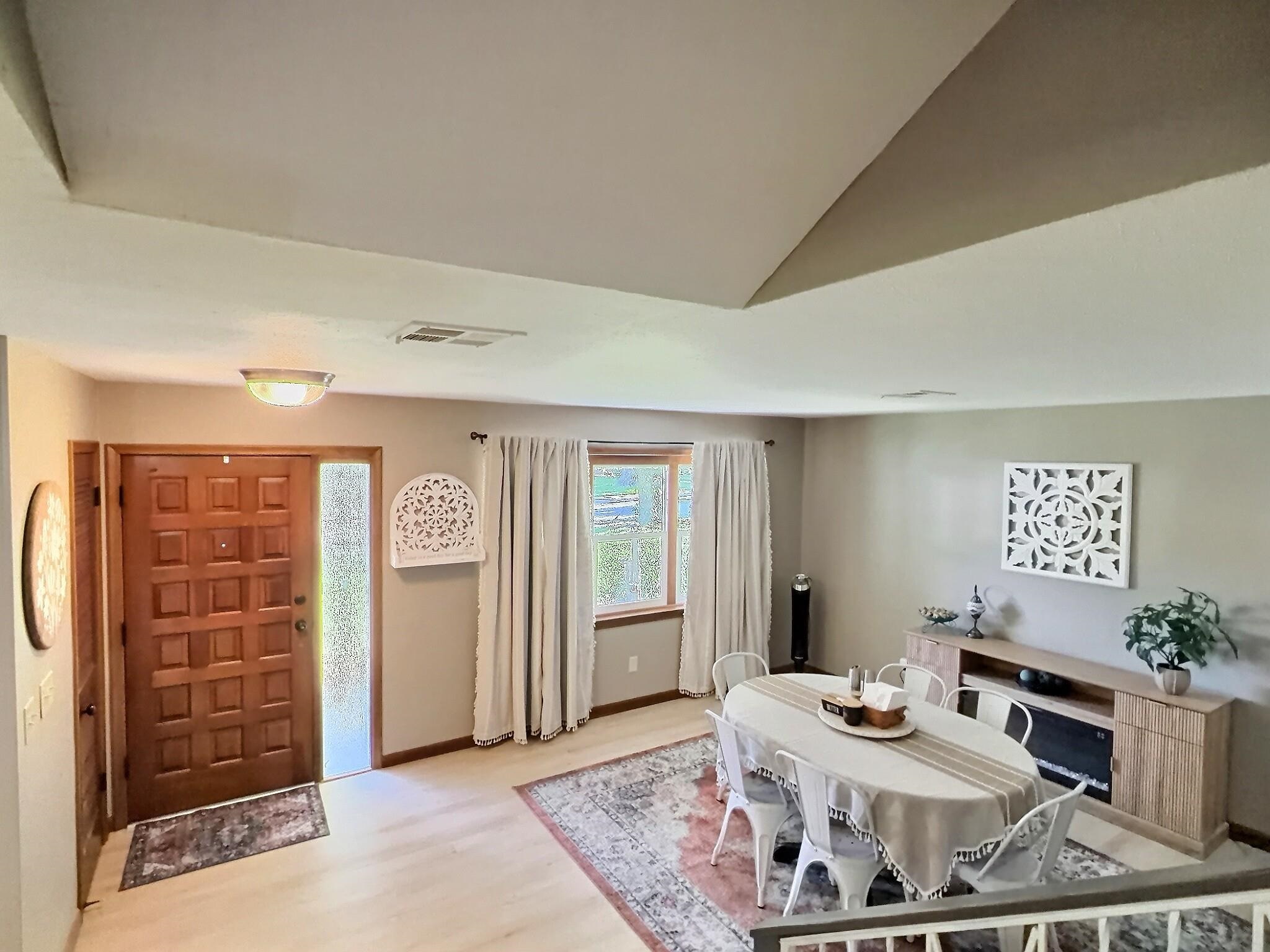 818 E Greenway Ct. Property Photo 6