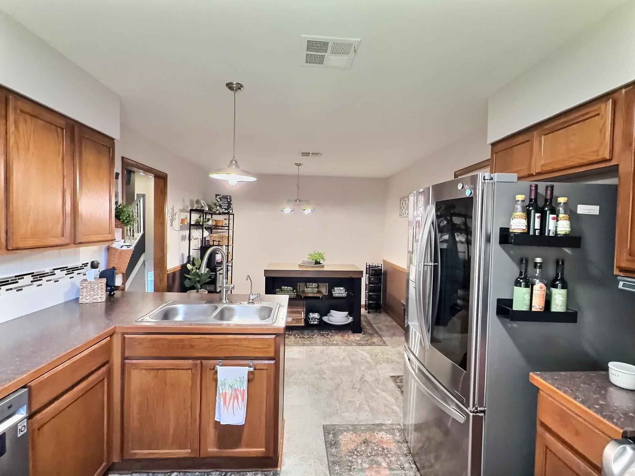 818 E Greenway Ct. Property Photo 9
