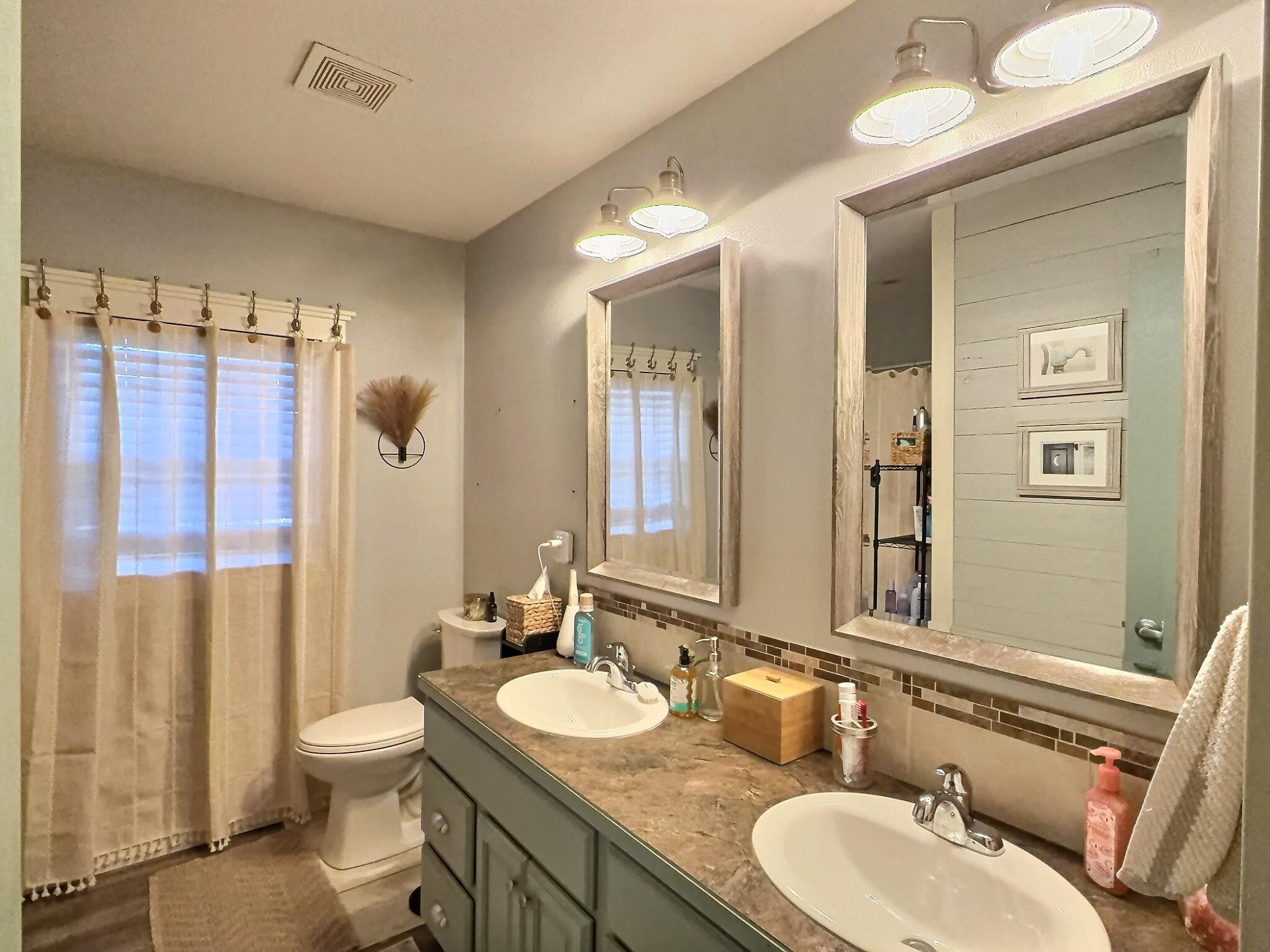 818 E Greenway Ct. Property Photo 17
