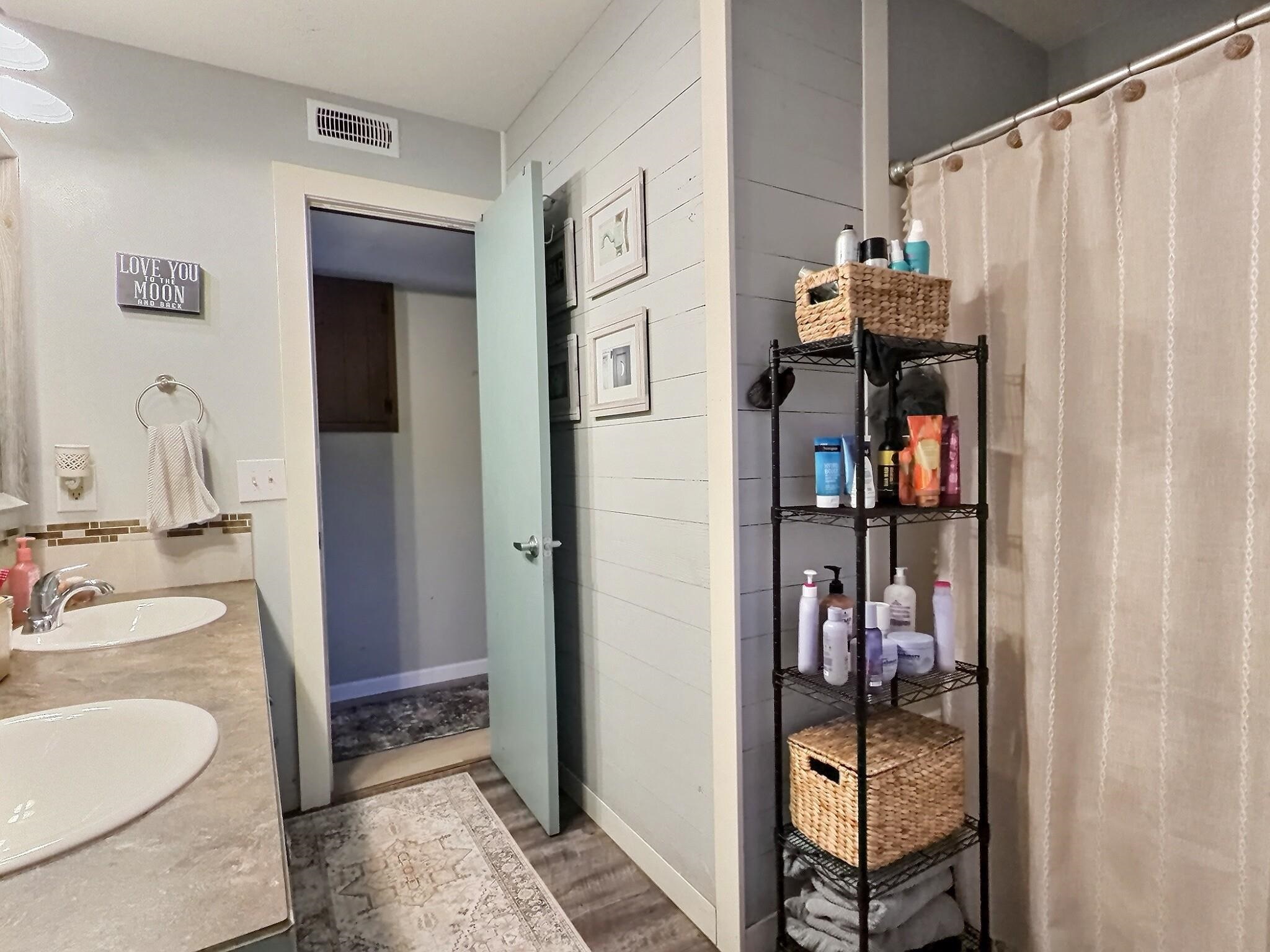 818 E Greenway Ct. Property Photo 18