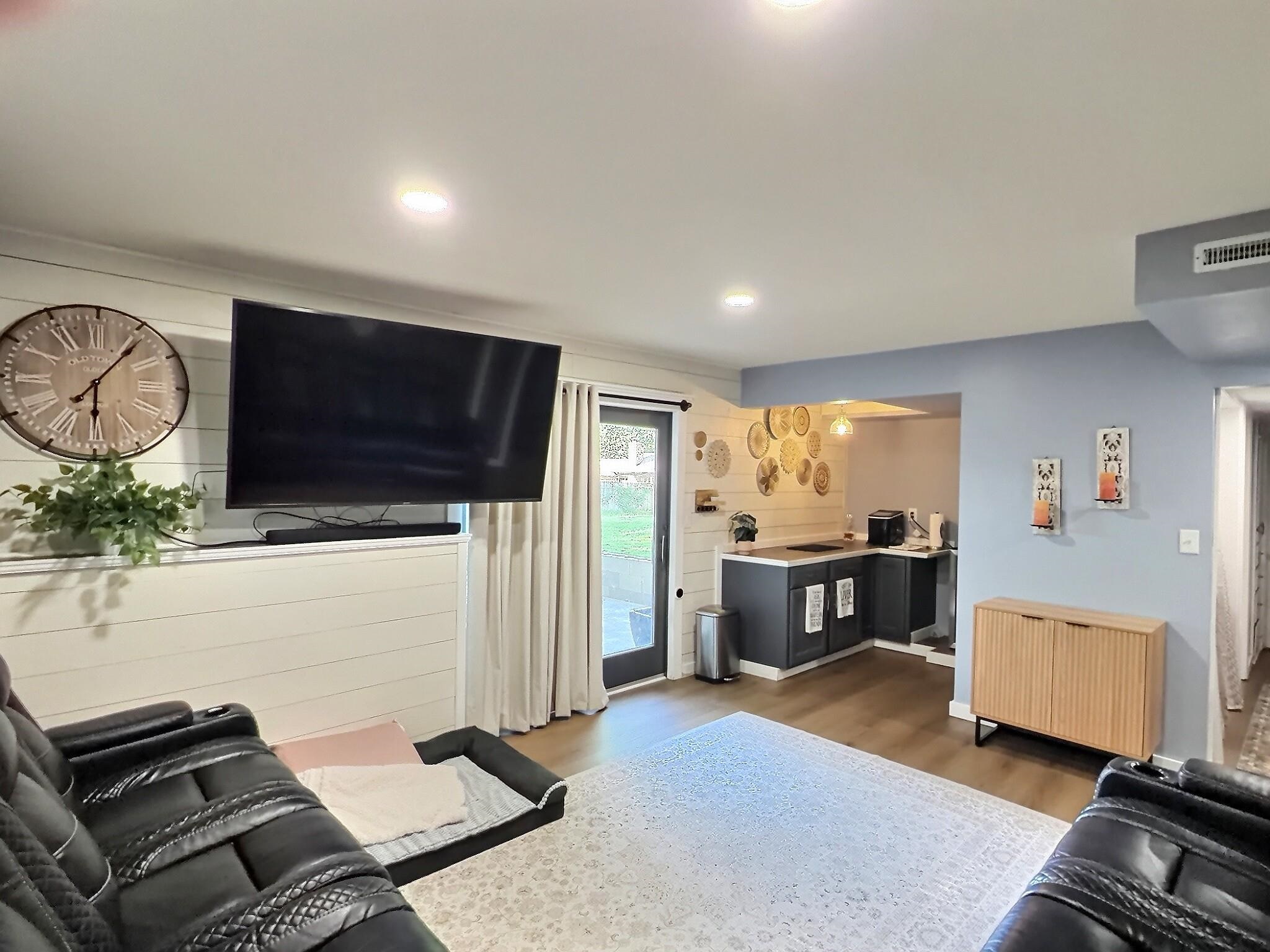 818 E Greenway Ct. Property Photo 27