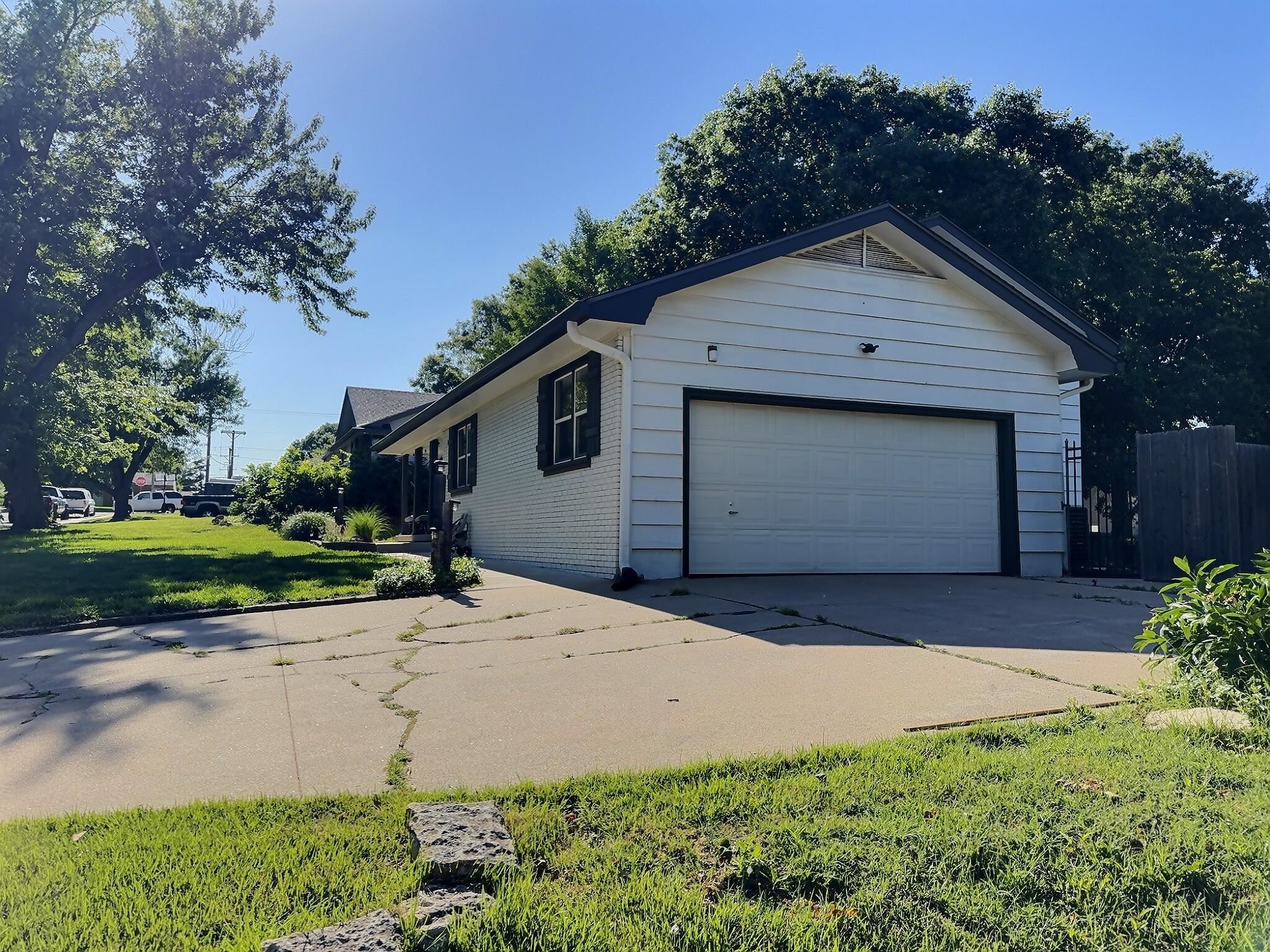 818 E Greenway Ct. Property Photo 36
