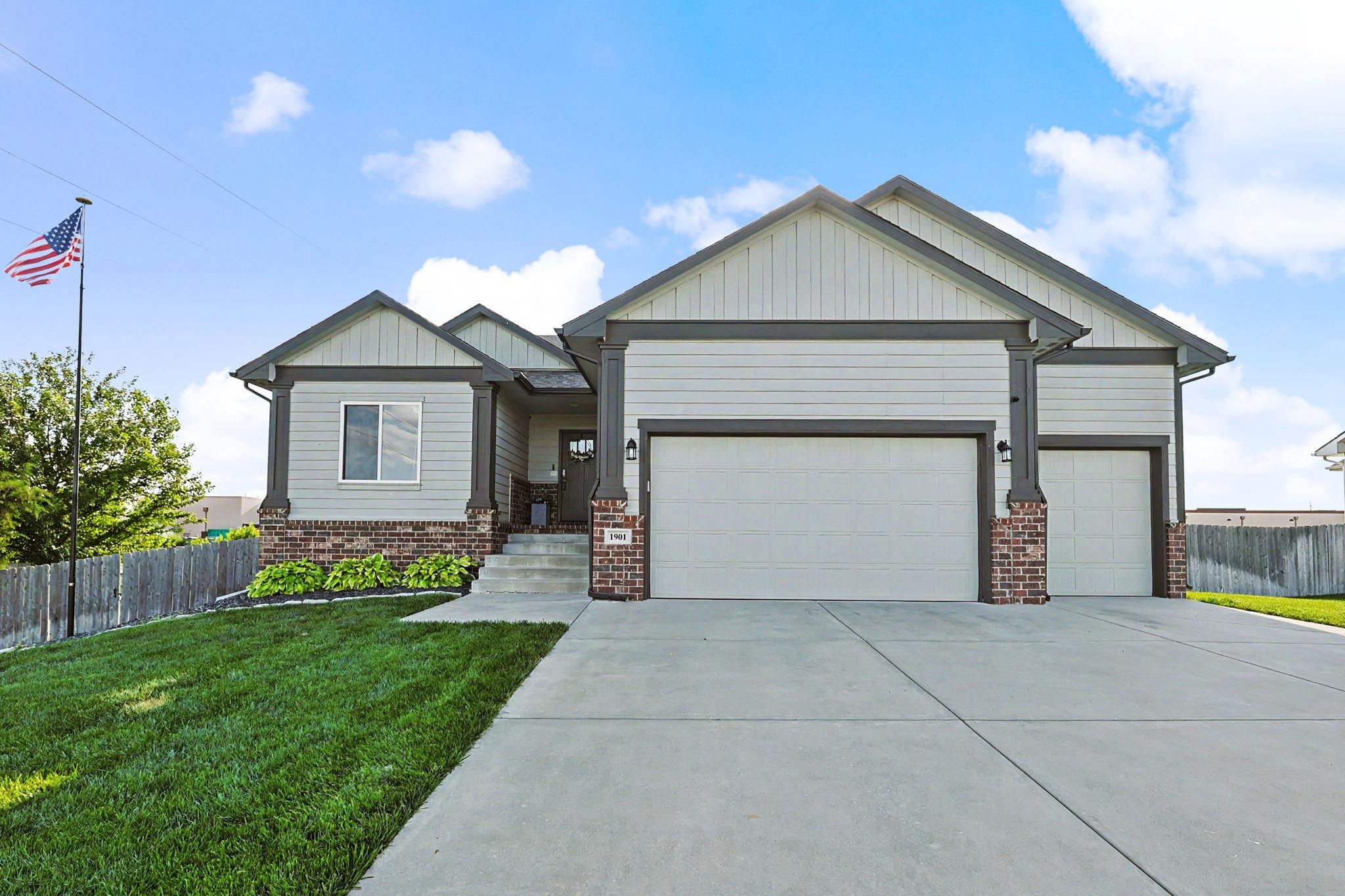 1901 N Amber Ridge St Property Photo 1