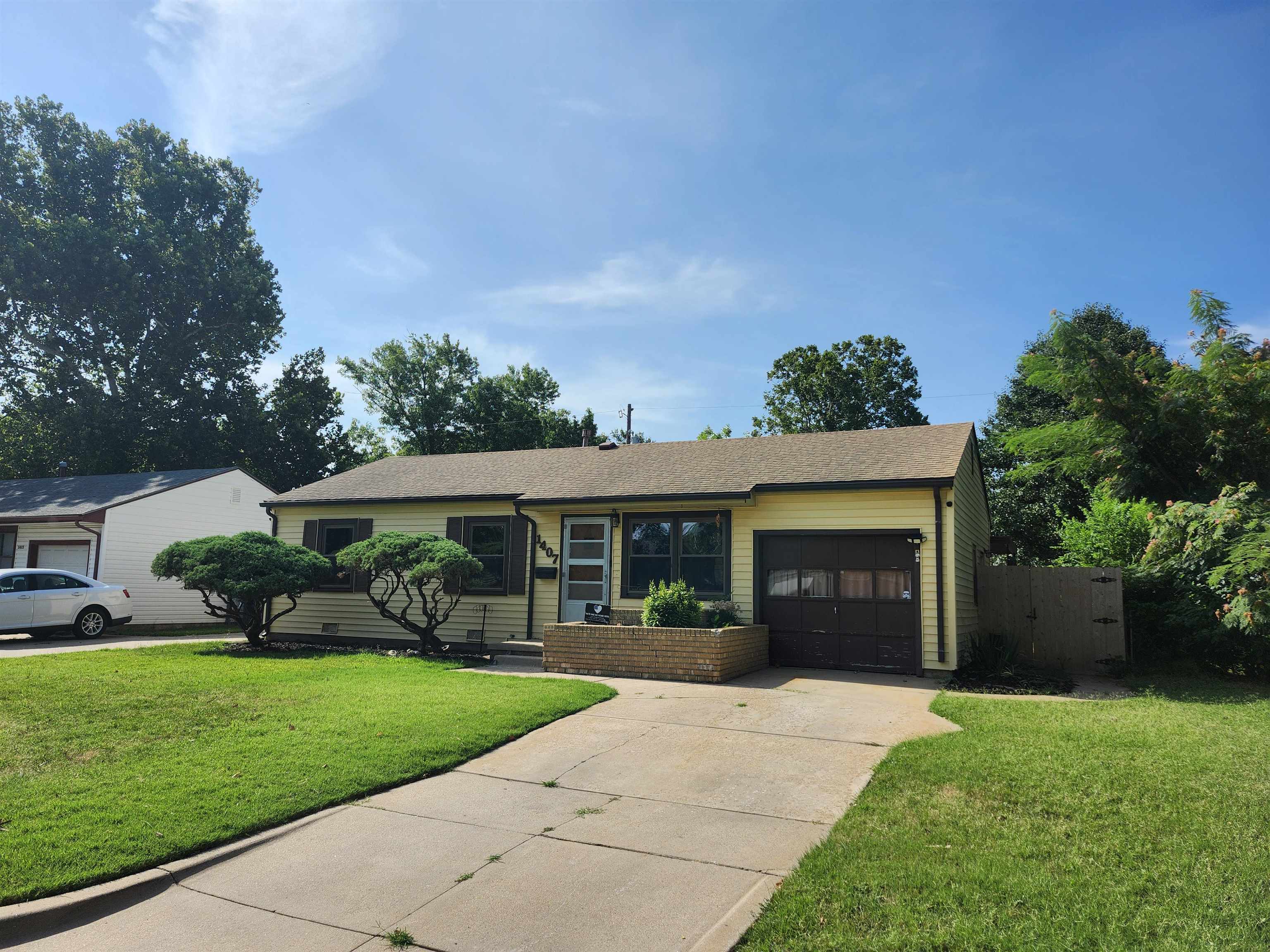1407 E Crowley St Property Photo 1