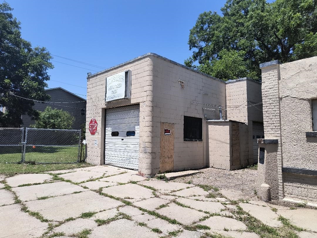 1518 E 1st Street N Property Photo 1