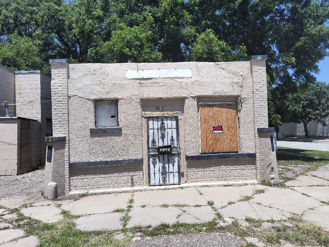 1518 E 1st Street N Property Photo 2