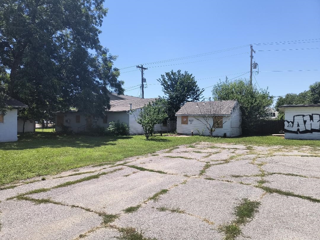 1518 E 1st Street N Property Photo 3