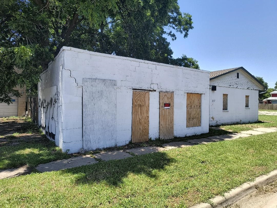 1518 E 1st Street N Property Photo 5