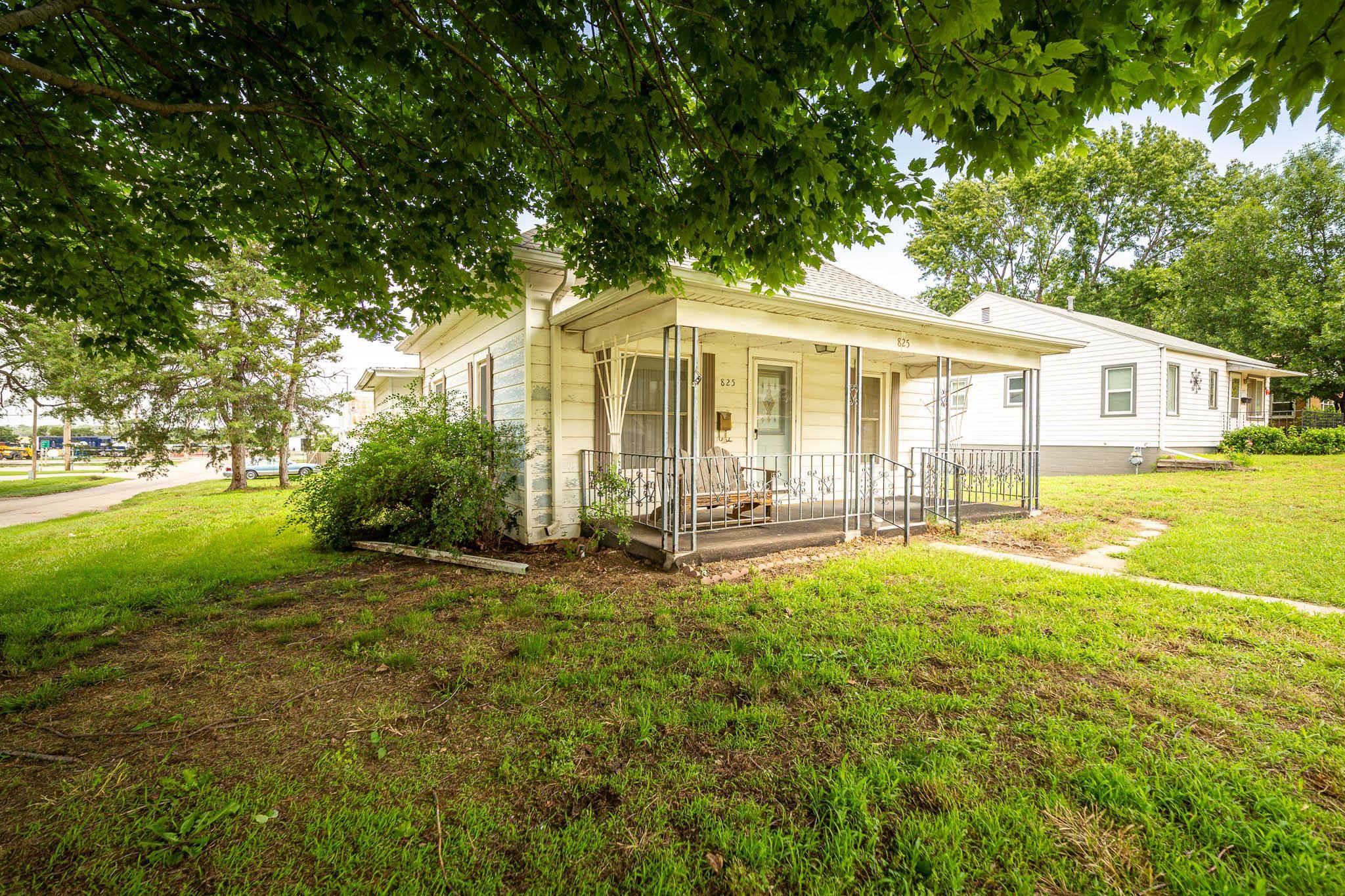 825 W 5th Street