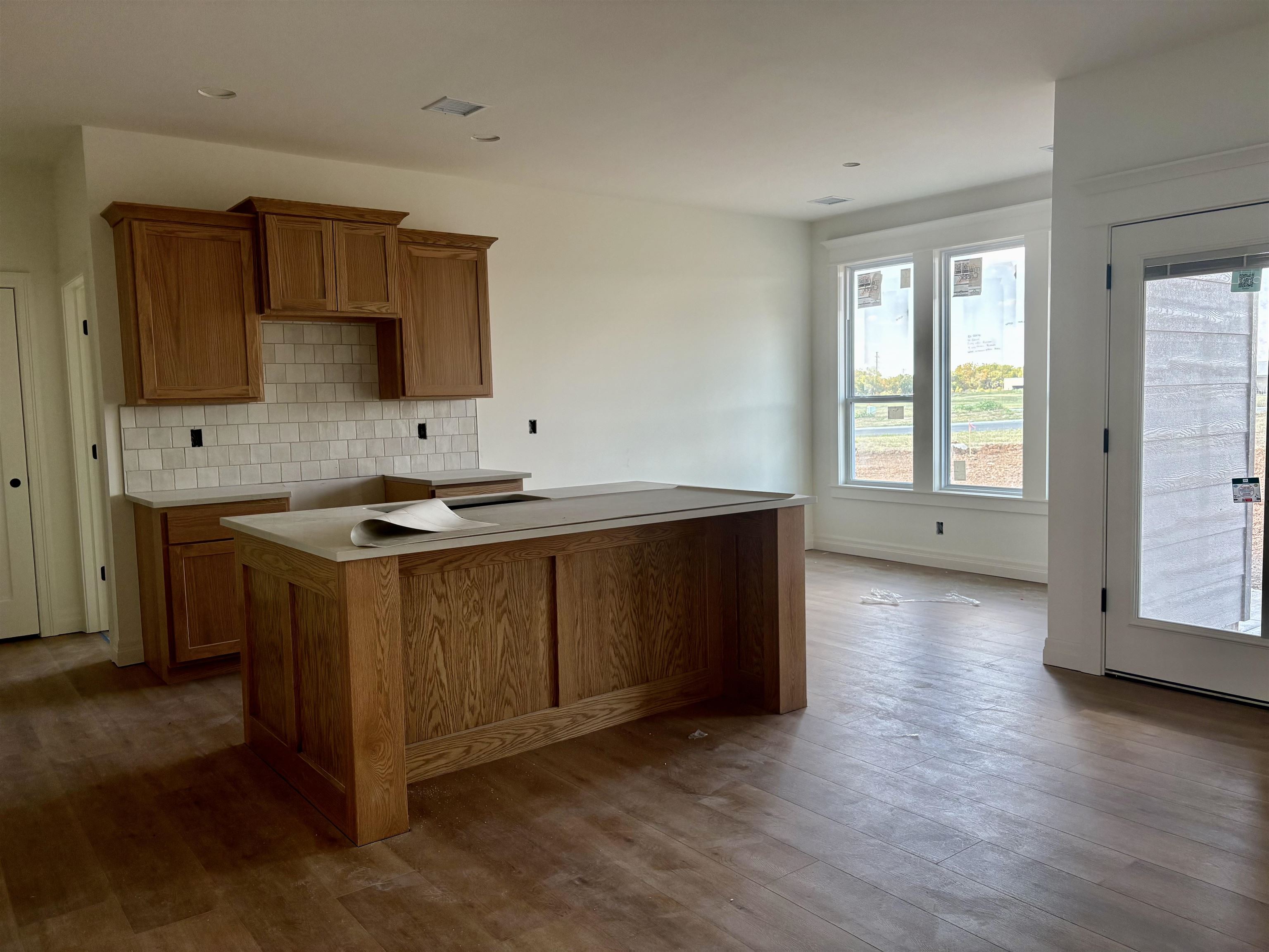114 E Hickam St. Property Photo 2