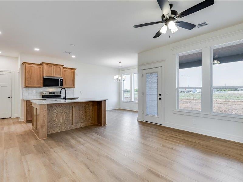 114 E Hickam St. Property Photo 3