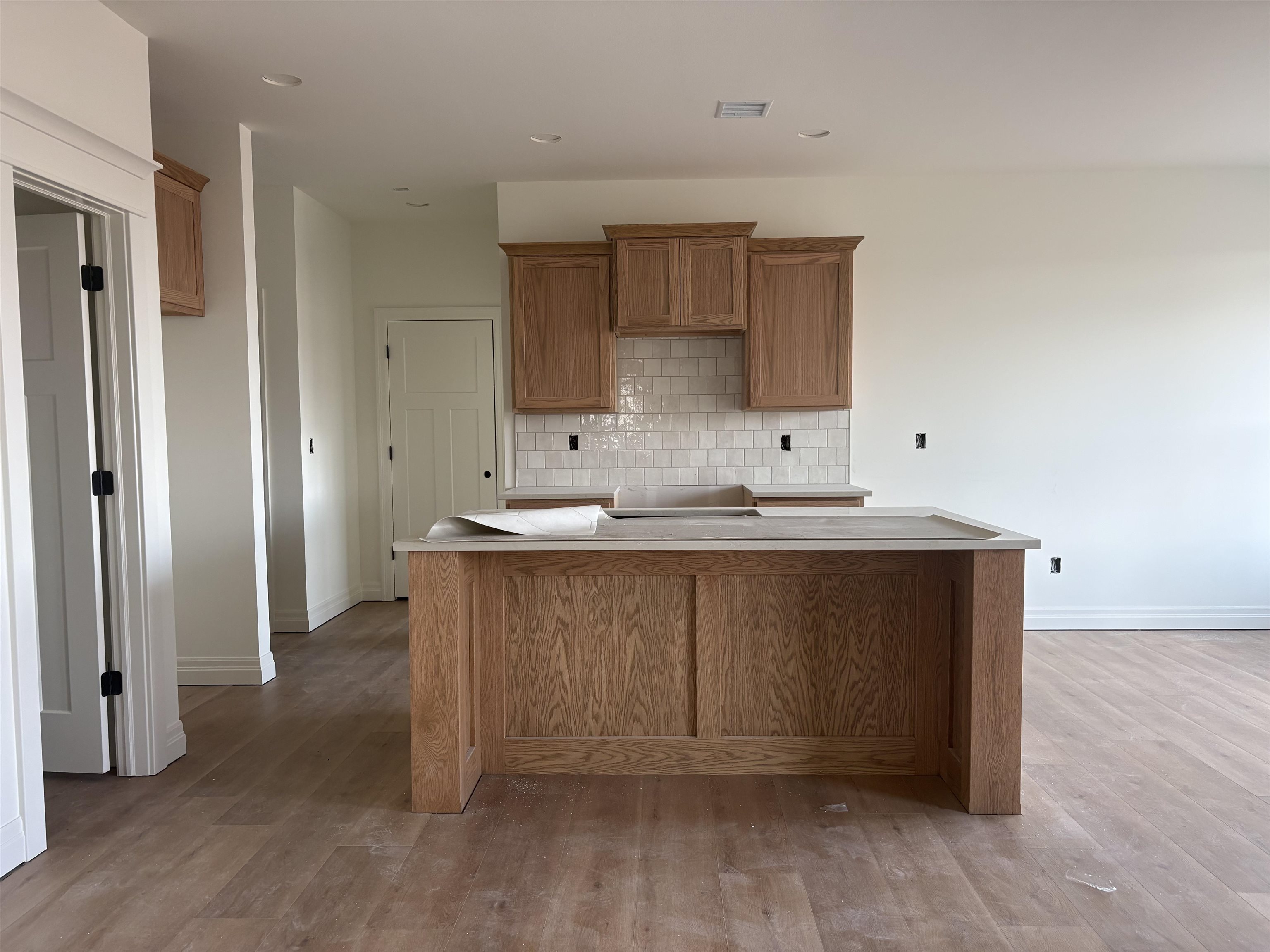 114 E Hickam St. Property Photo 4