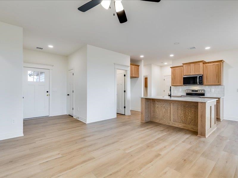 114 E Hickam St. Property Photo 8