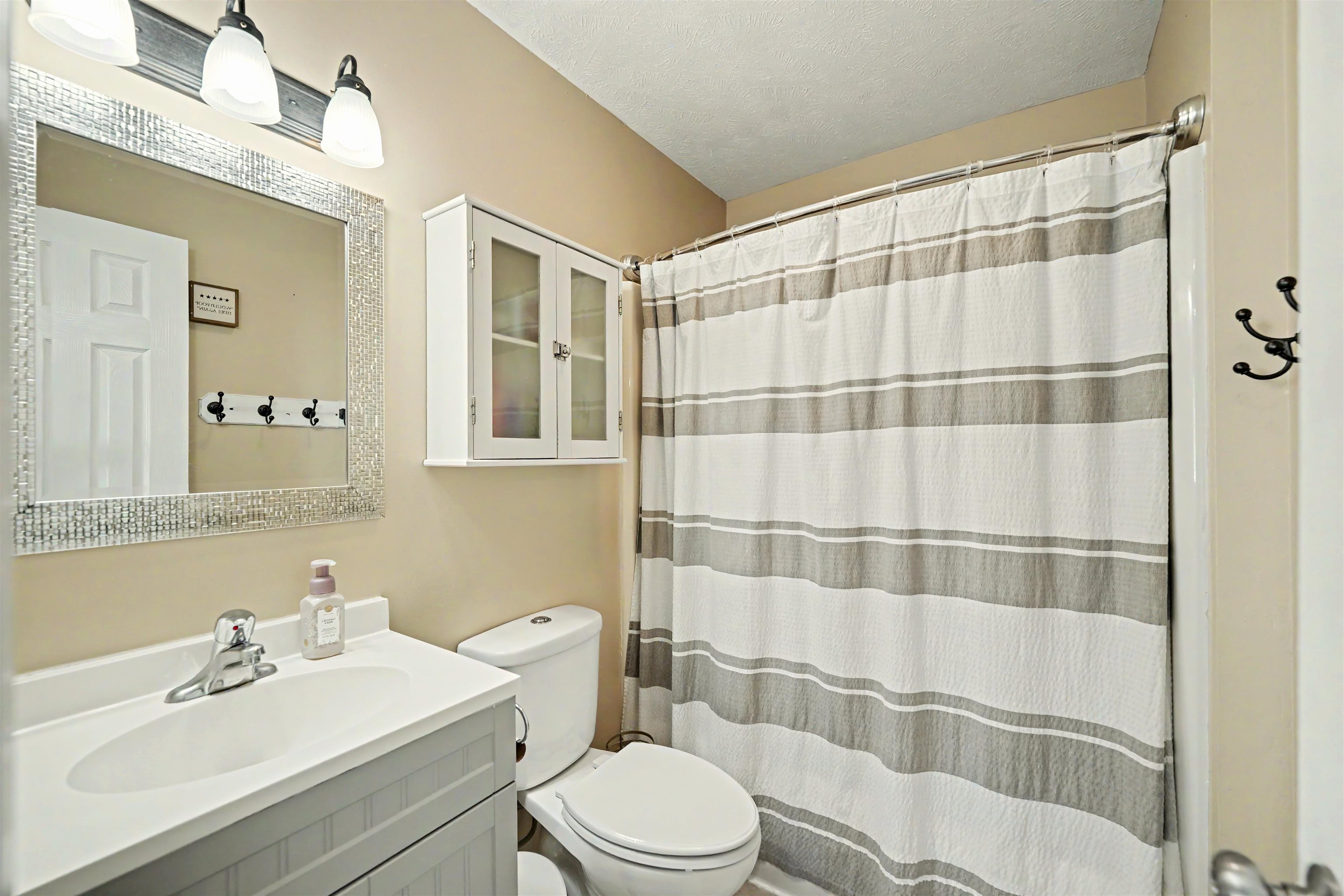647 E Neal Ave Property Photo 11