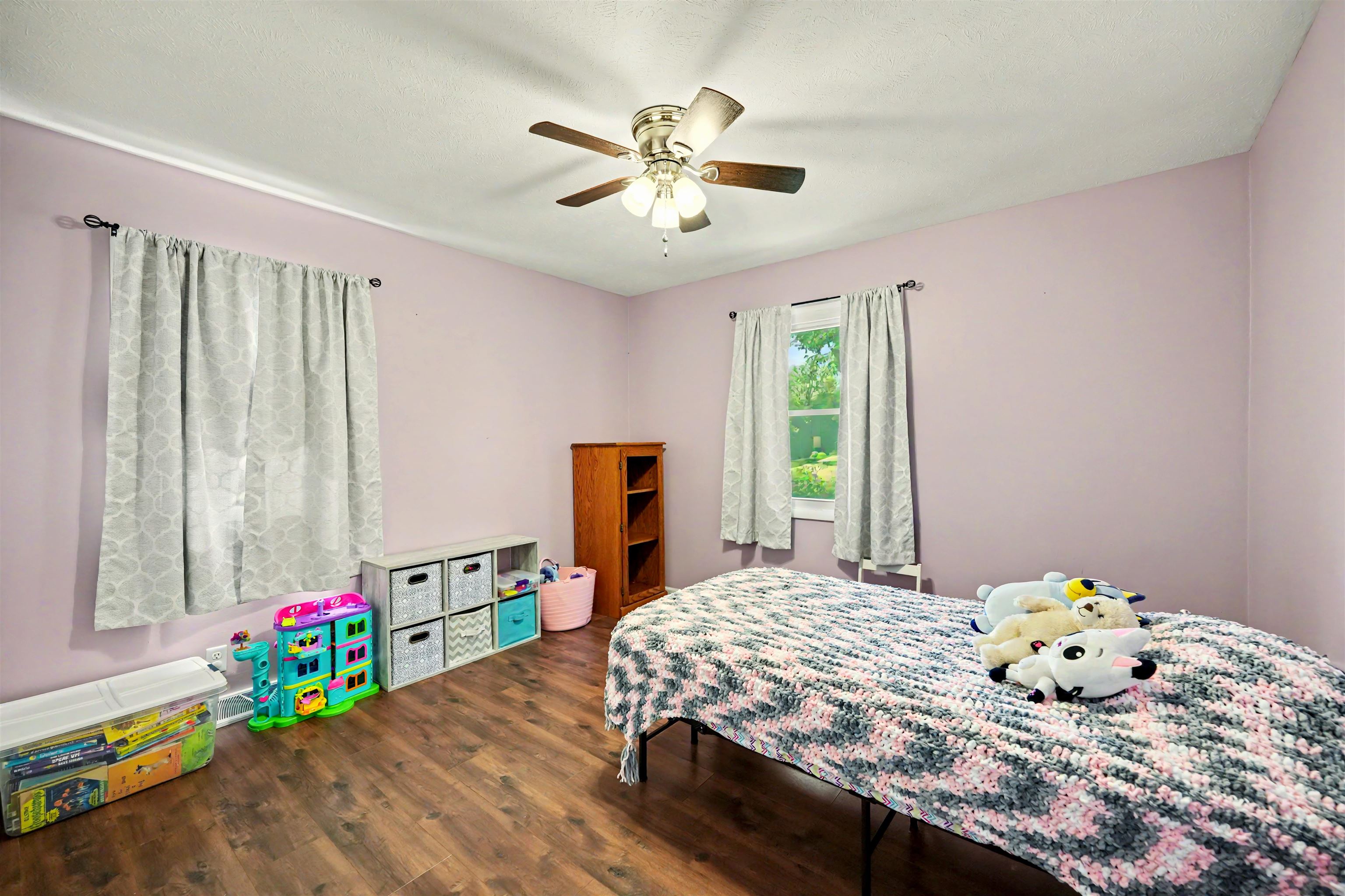 647 E Neal Ave Property Photo 12