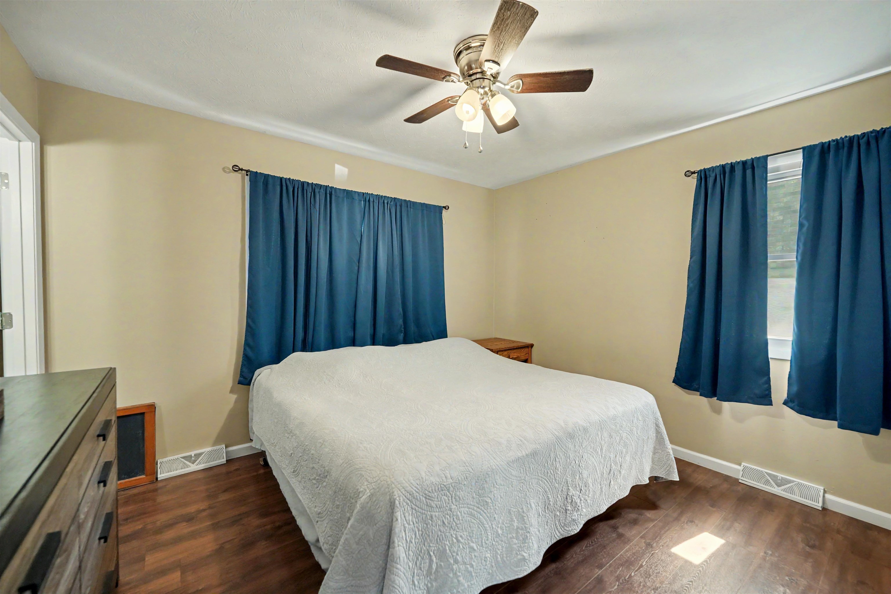647 E Neal Ave Property Photo 13