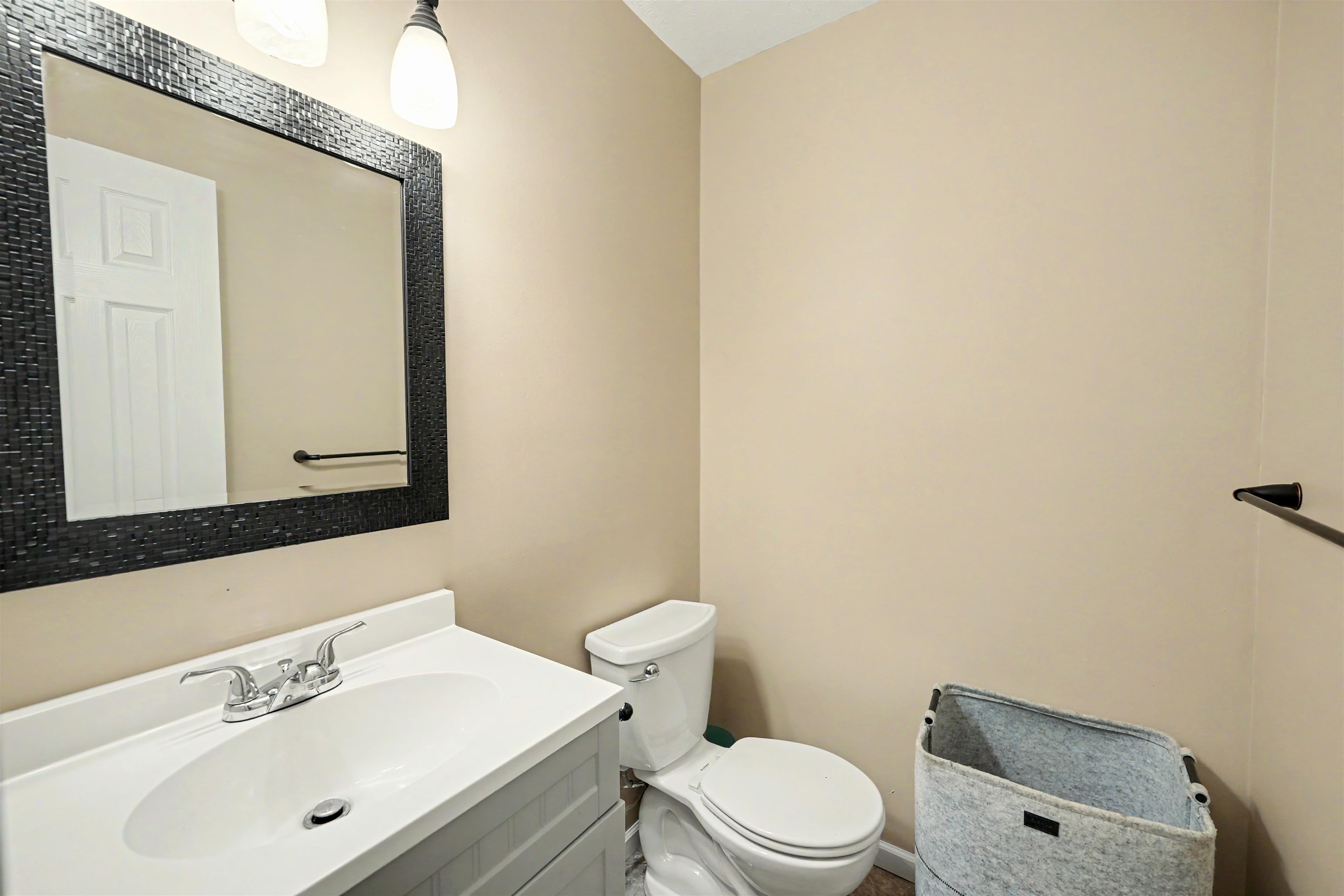 647 E Neal Ave Property Photo 14