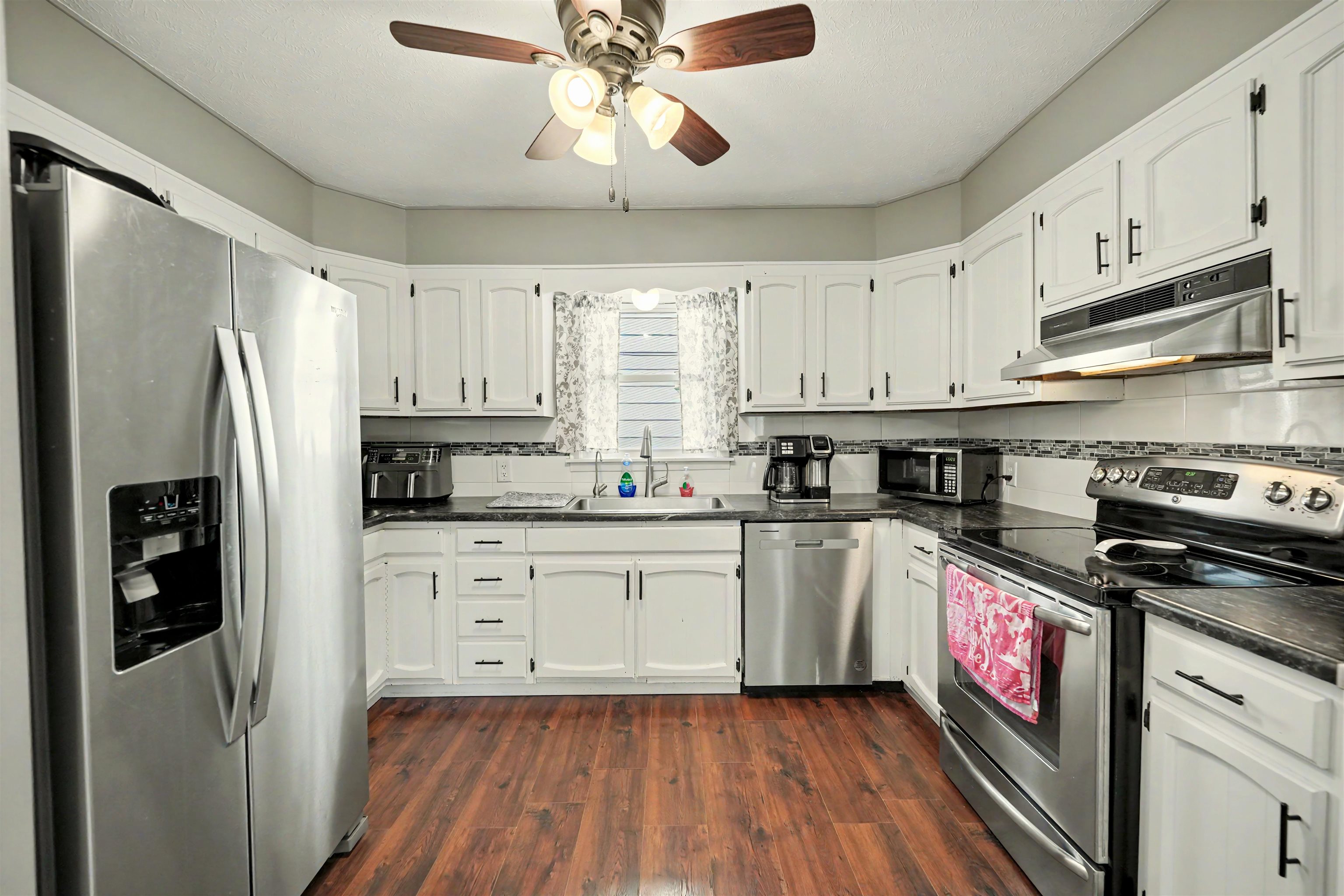 647 E Neal Ave Property Photo 18